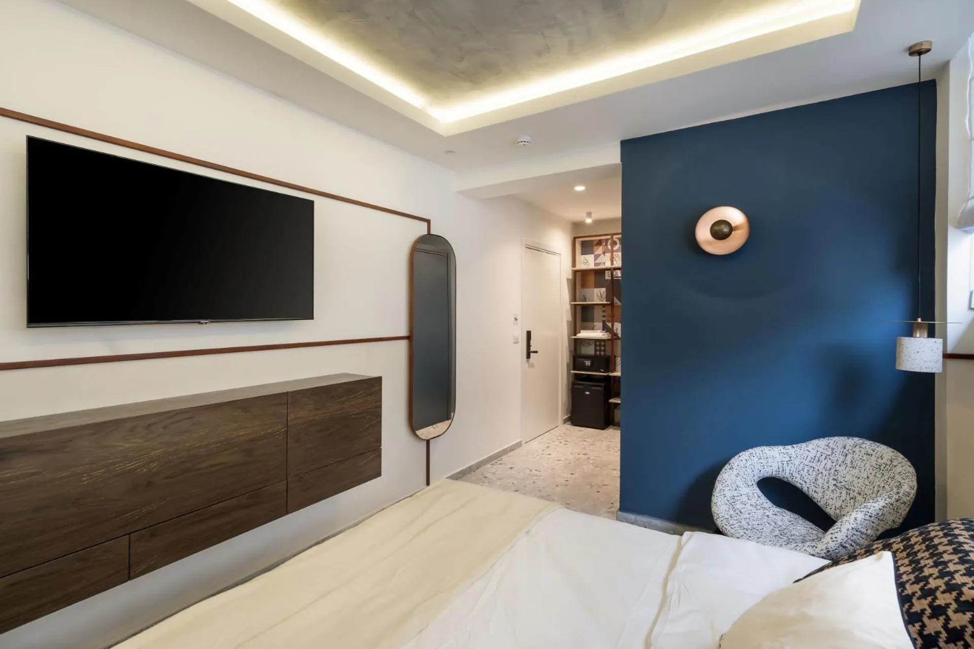 Bed in Mulan Hotel TLV