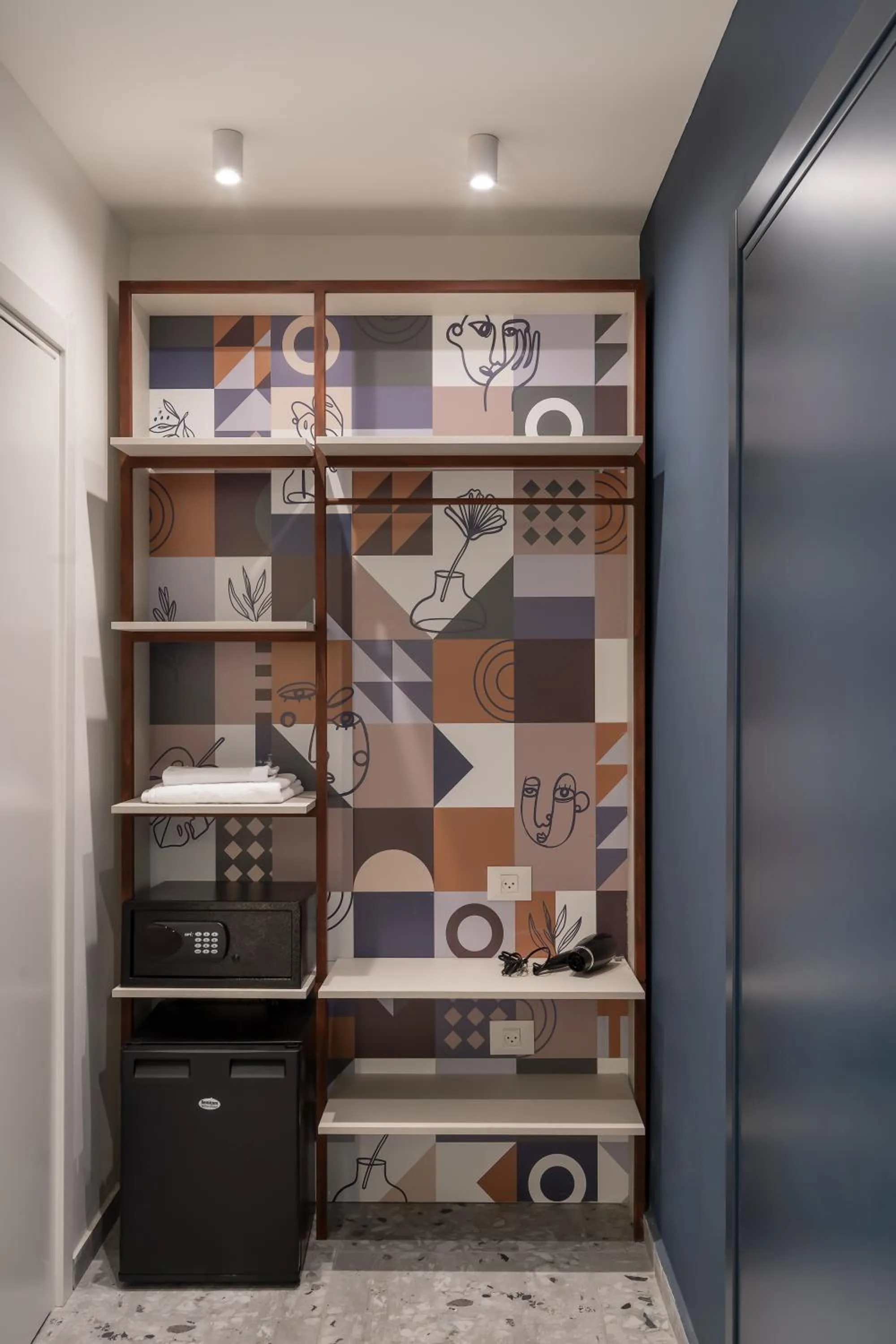 wardrobe in Mulan Hotel TLV