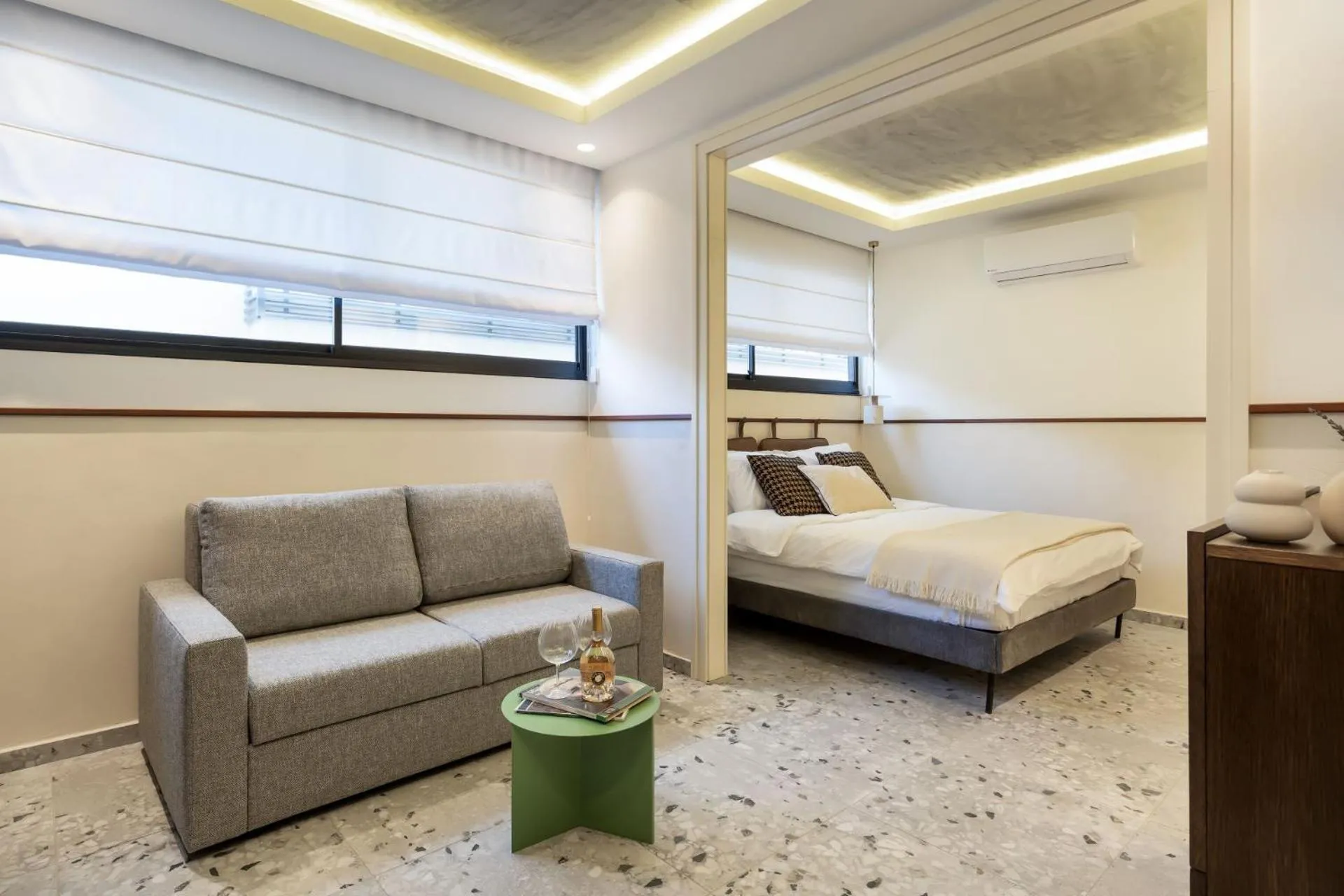 Bed in Mulan Hotel TLV