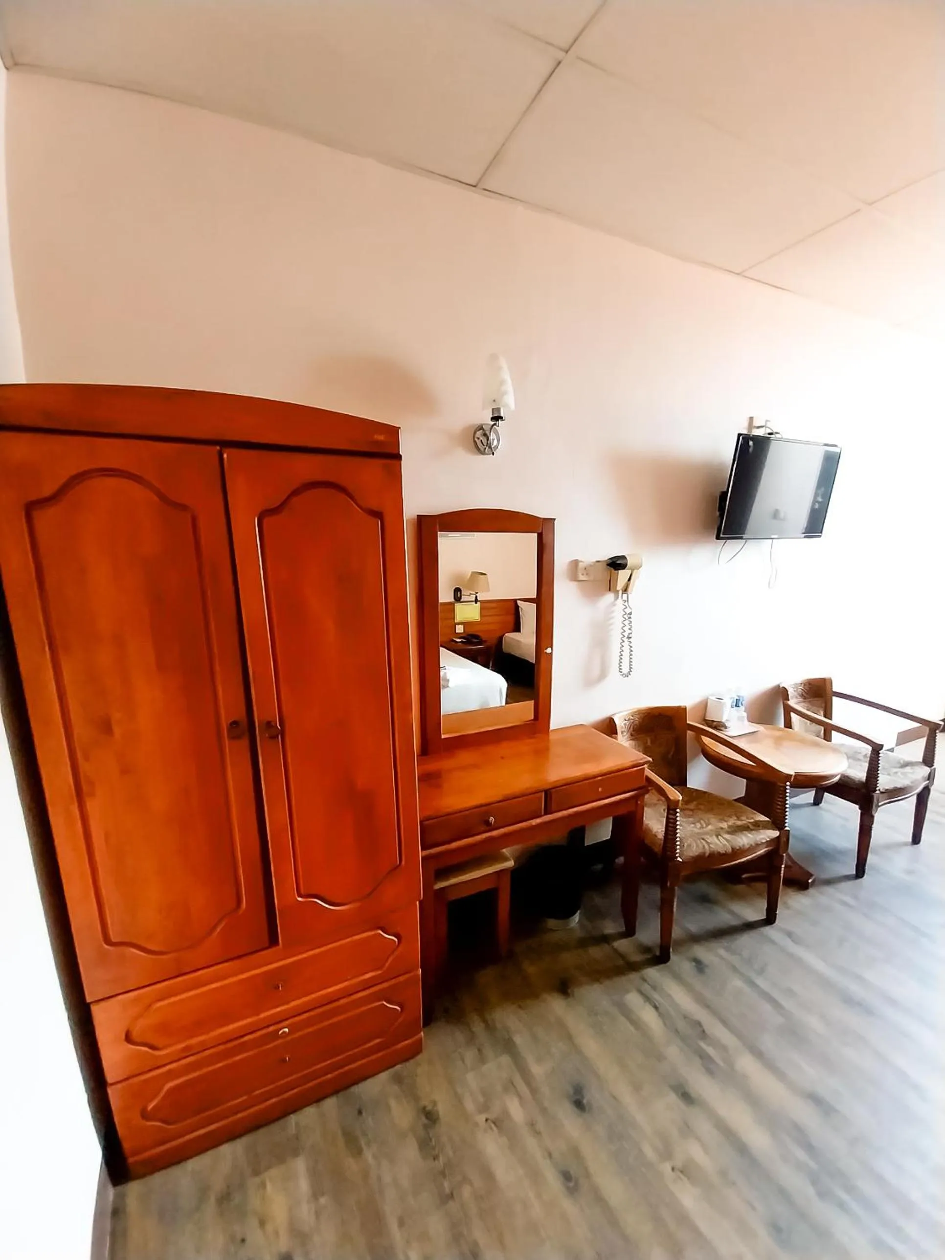 wardrobe in Hotel Holiday Park