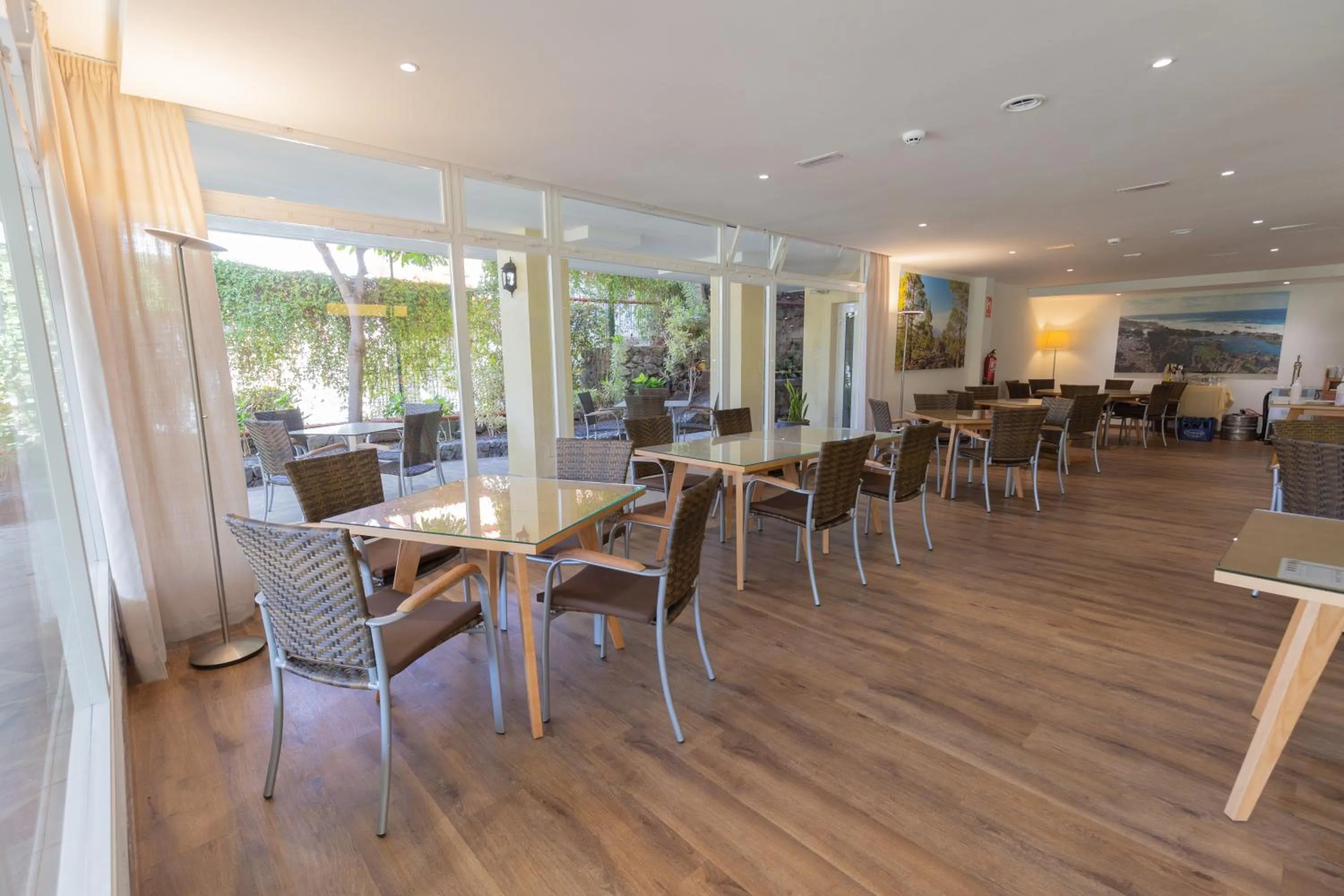 Restaurant/places to eat in Apartamentos Tigaiga Suites