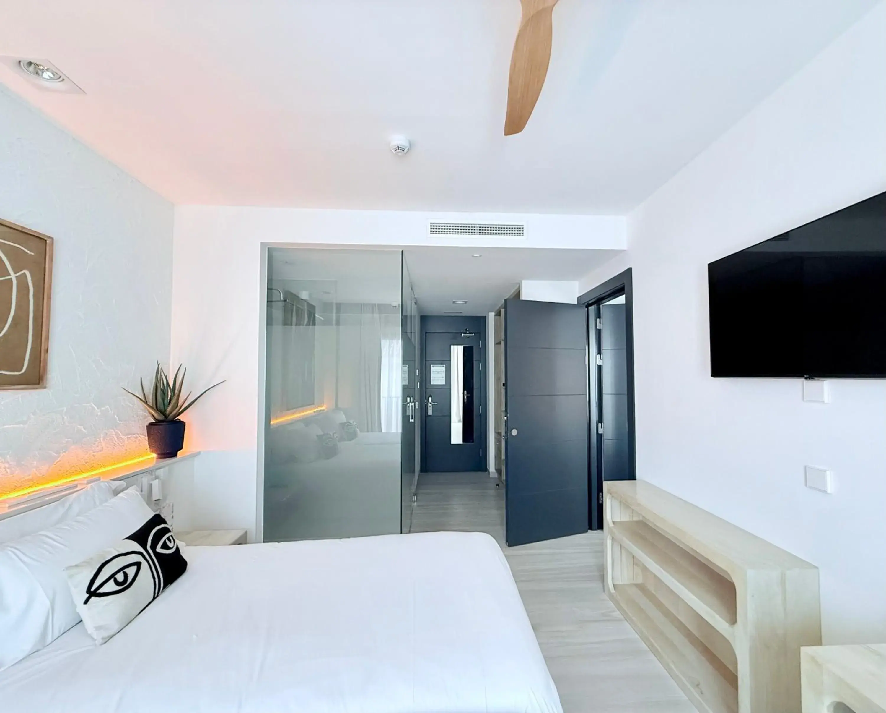 Photo of the whole room, Bed in Hotel Cetina Cabo de Palos Puerto Photo of the whole room, Bed in Hotel Cetina Cabo de Palos Puerto