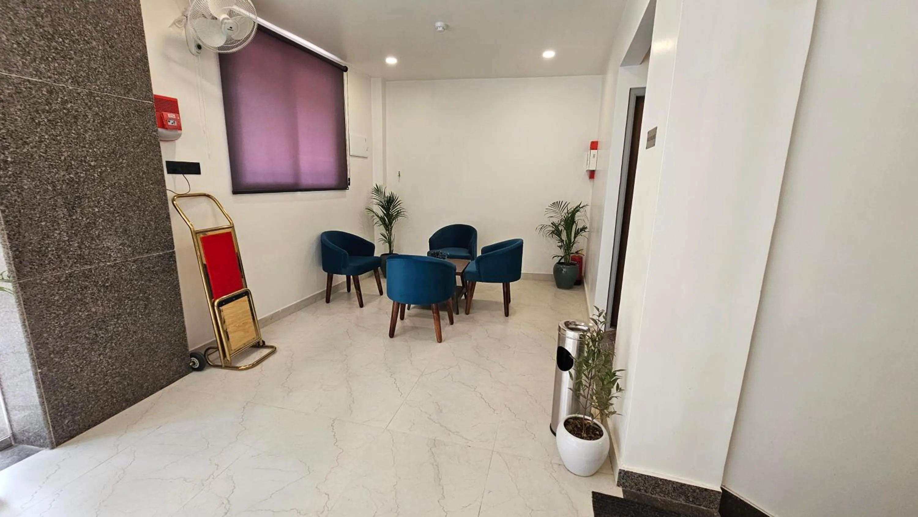 Lobby or reception in INDIANA HILLS