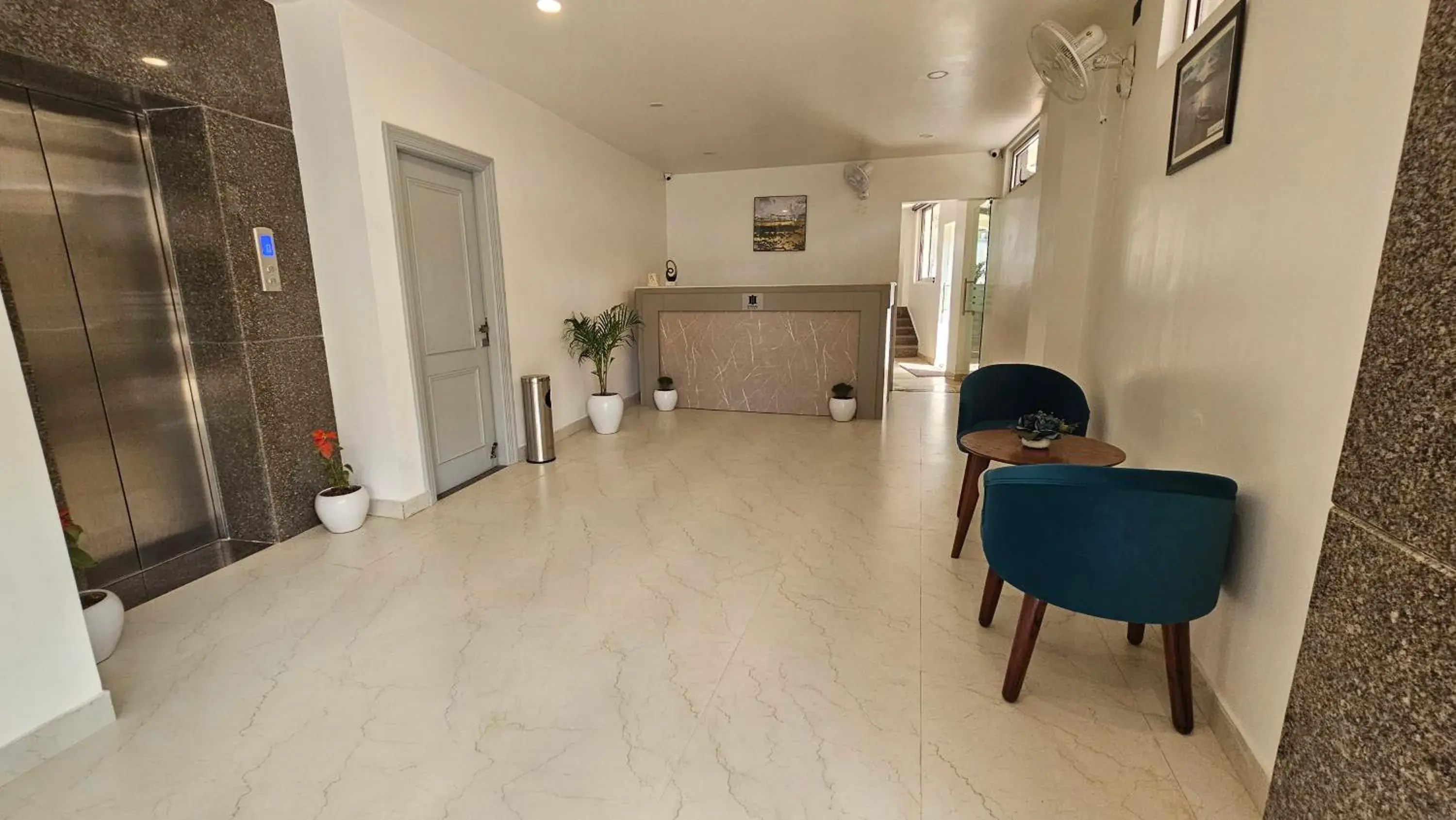 Lobby or reception in INDIANA HILLS Lobby or reception in INDIANA HILLS