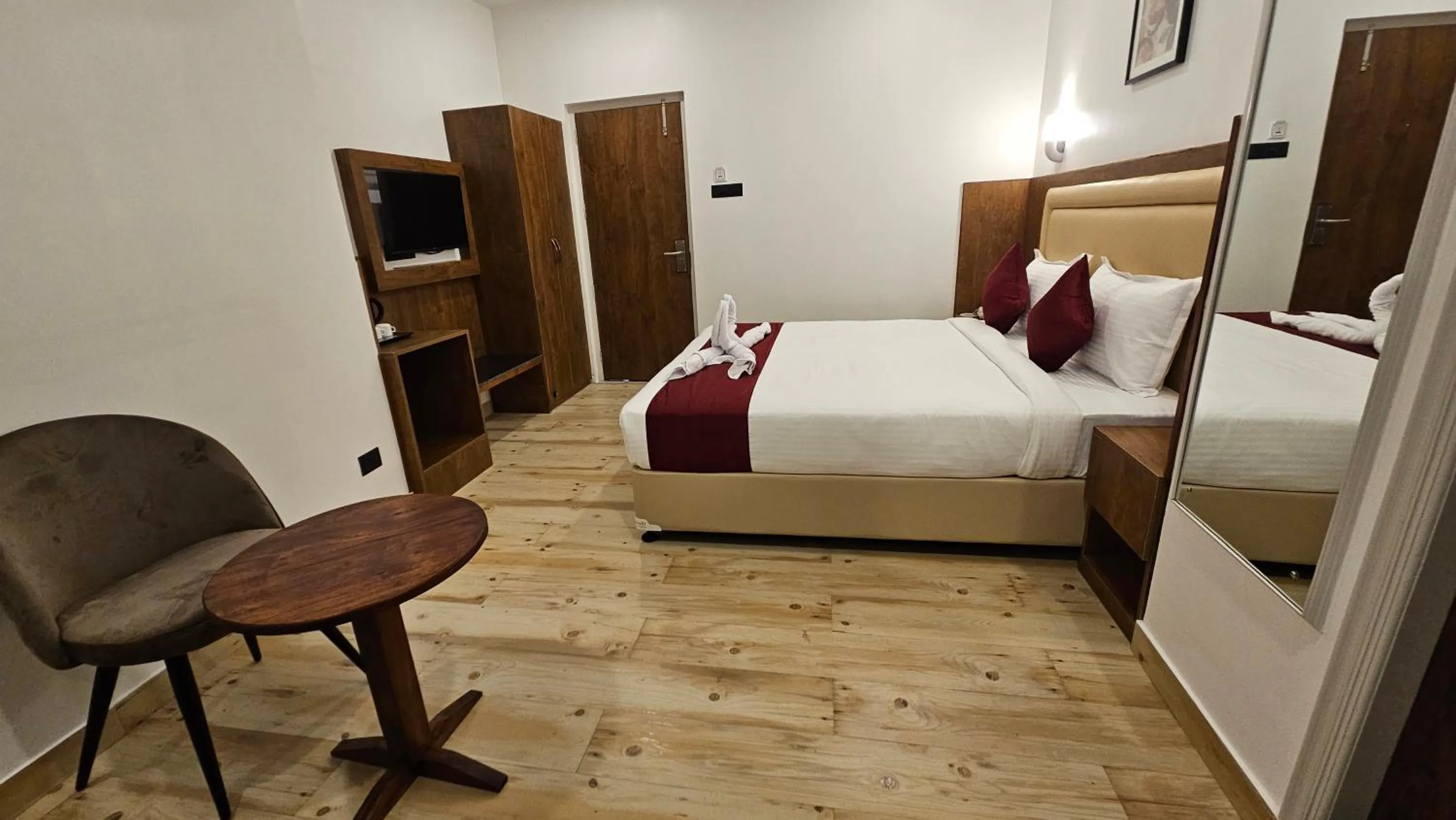 Seating area, Bed in INDIANA HILLS