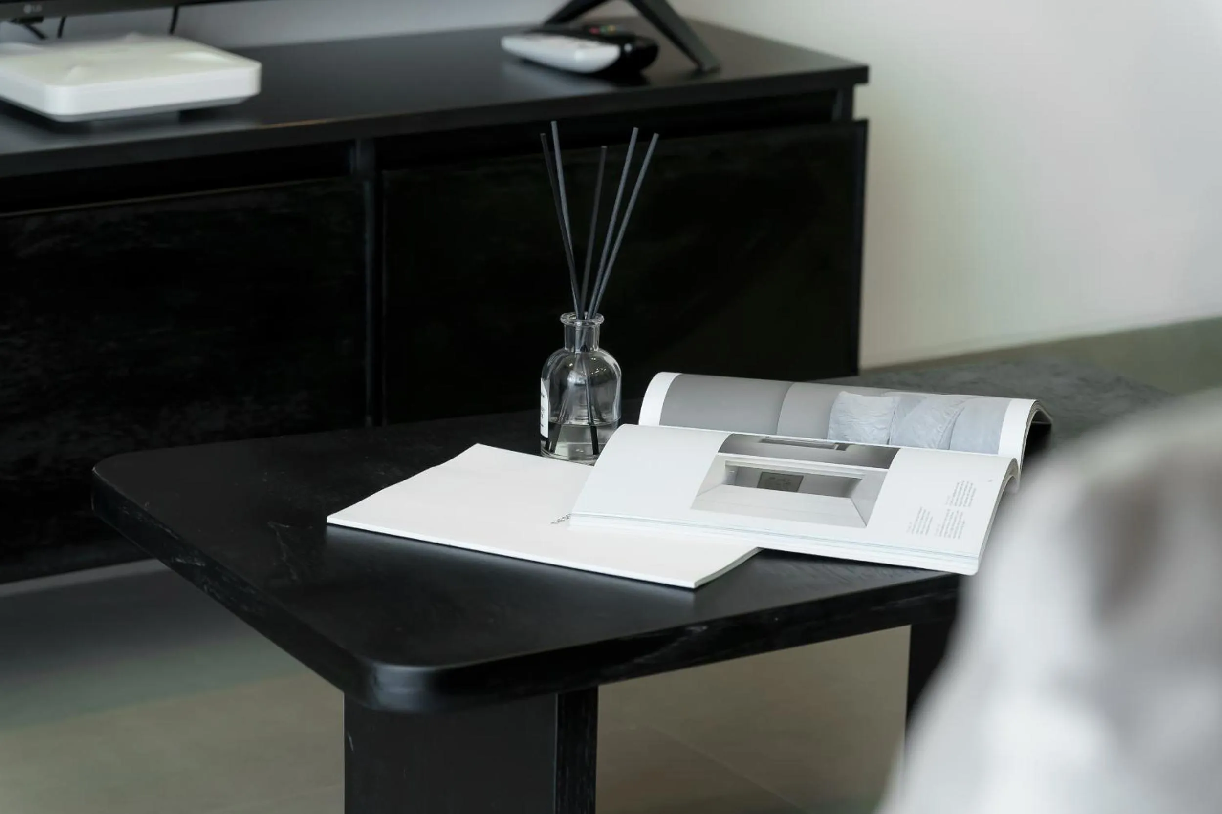 Decorative detail in Sunny Aparts 1