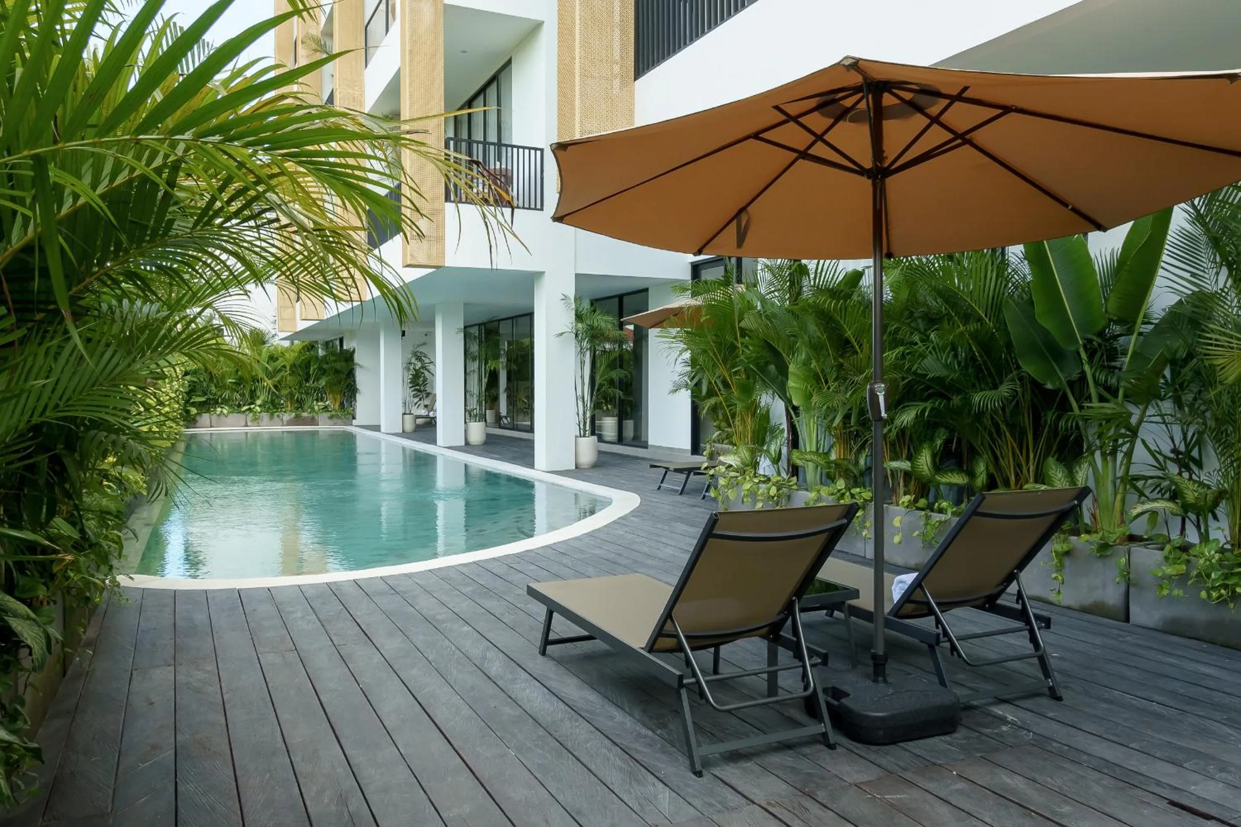 Pool view in Sunny Aparts 1