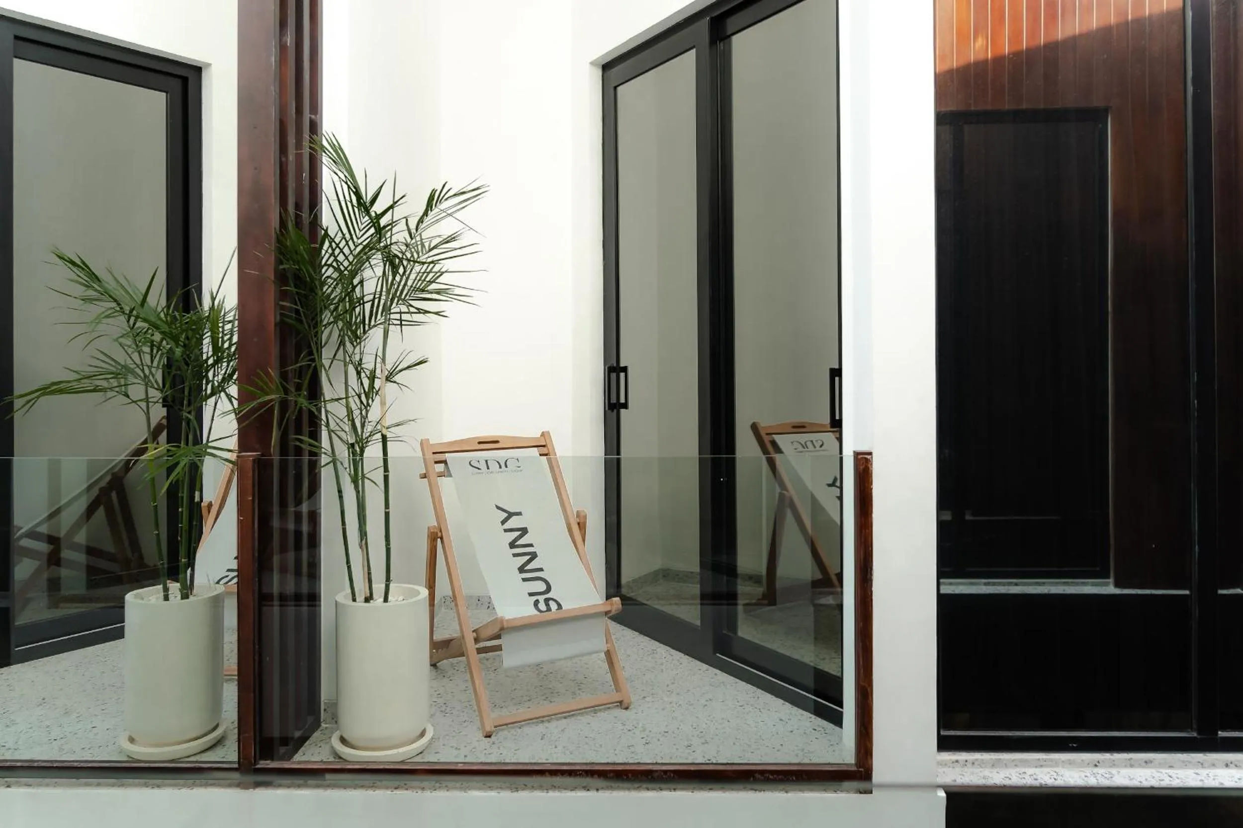 Patio in Sunny Aparts 1