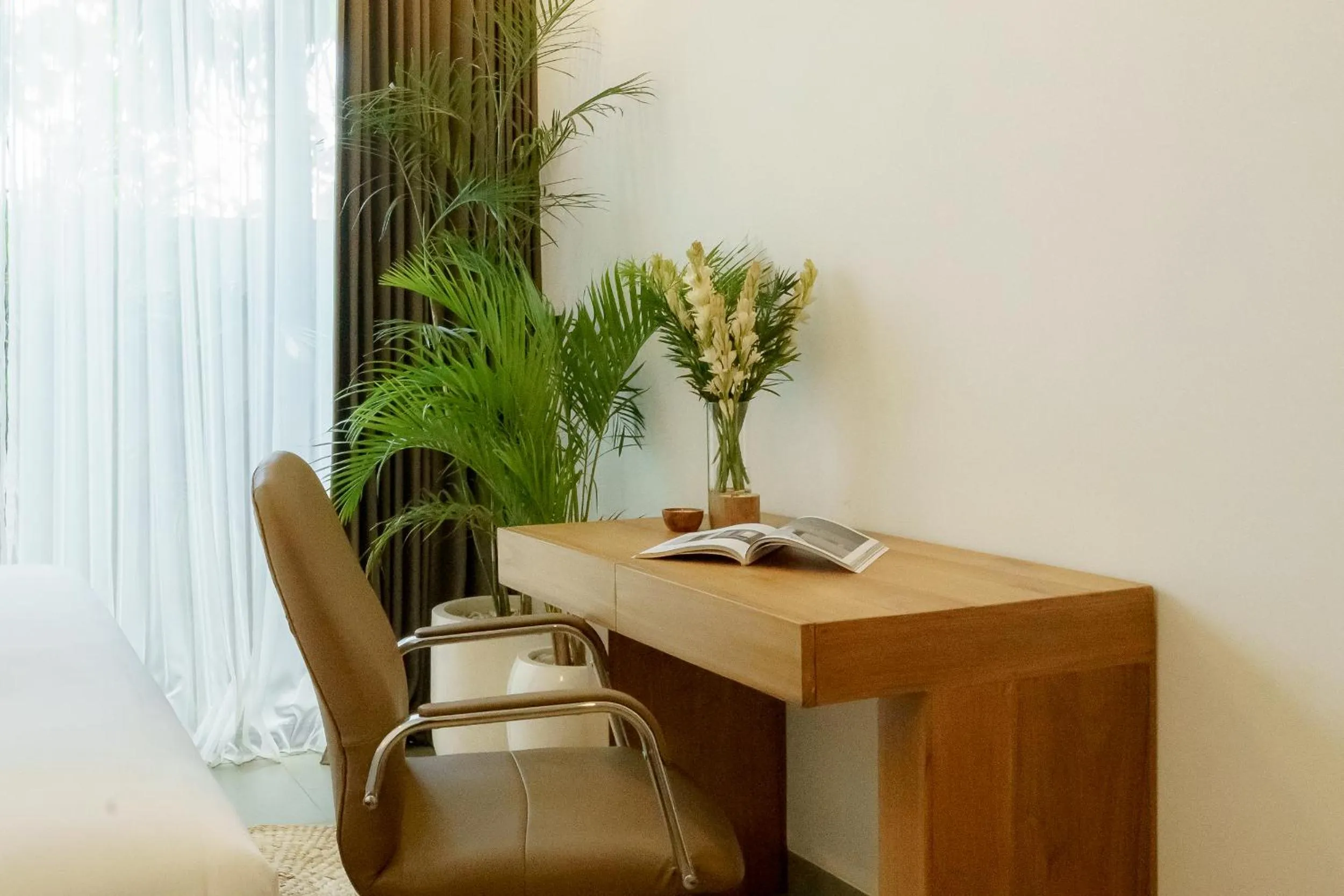 Seating area in Sunny Aparts 1