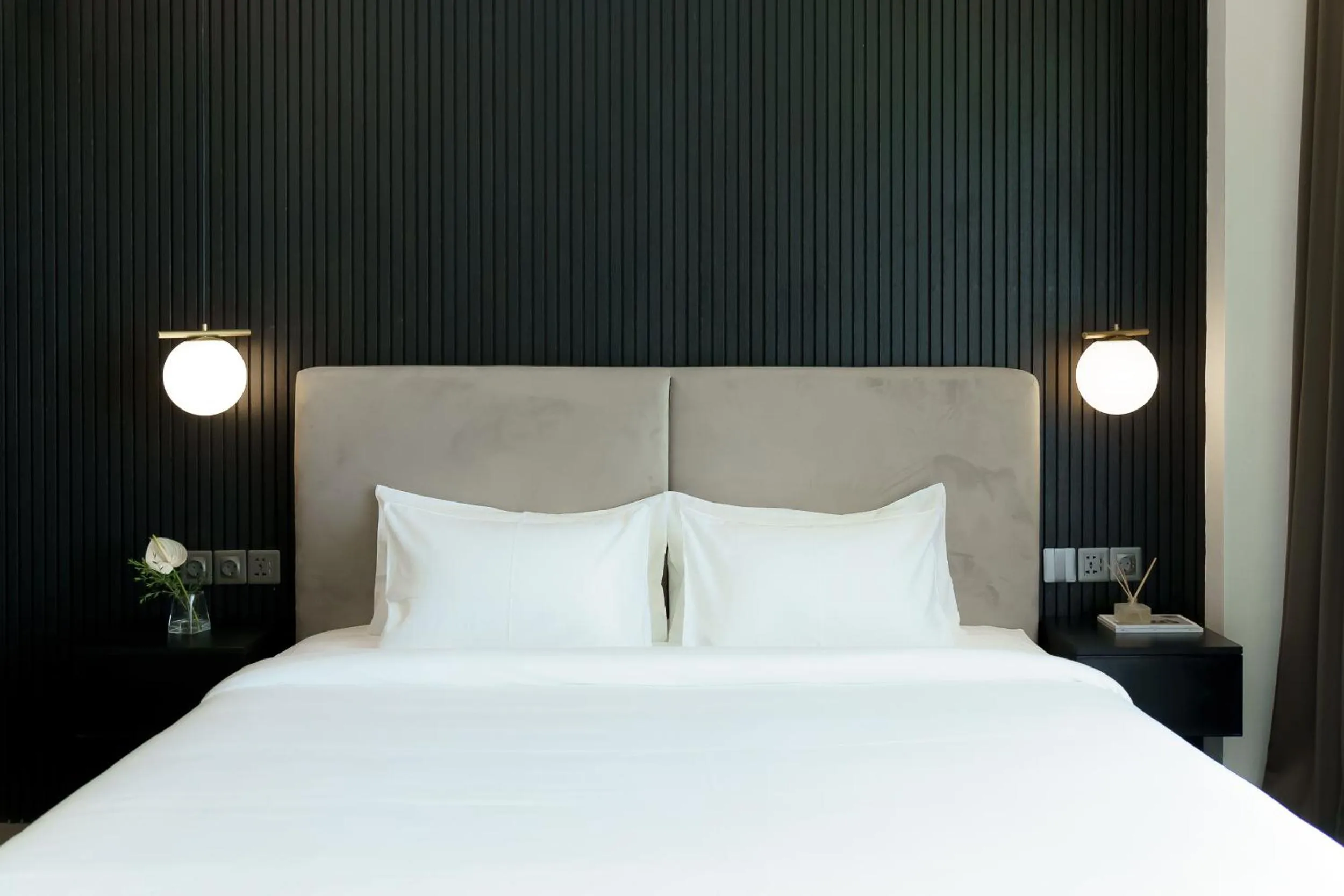 Bedroom, Bed in Sunny Aparts 1