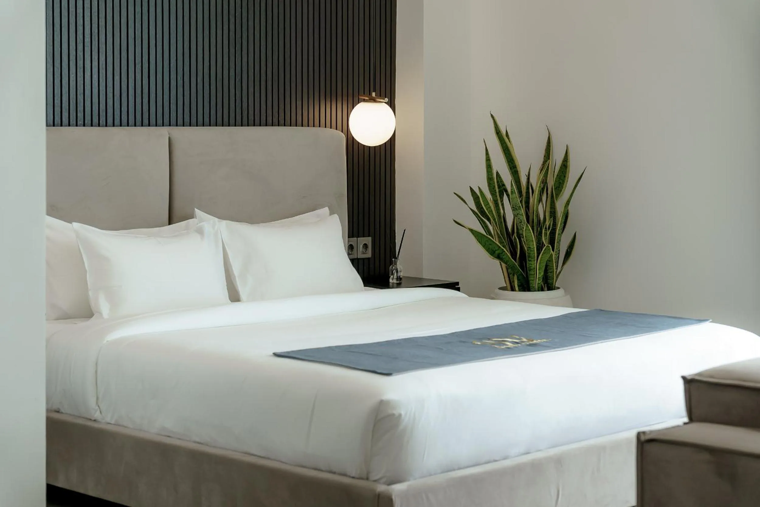 Bed in Sunny Aparts 1