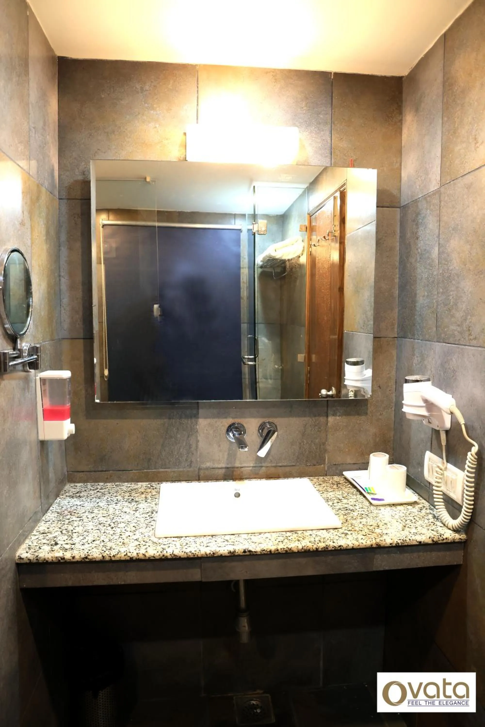 Bathroom in Hotel Himshri Mall Road By Ovata