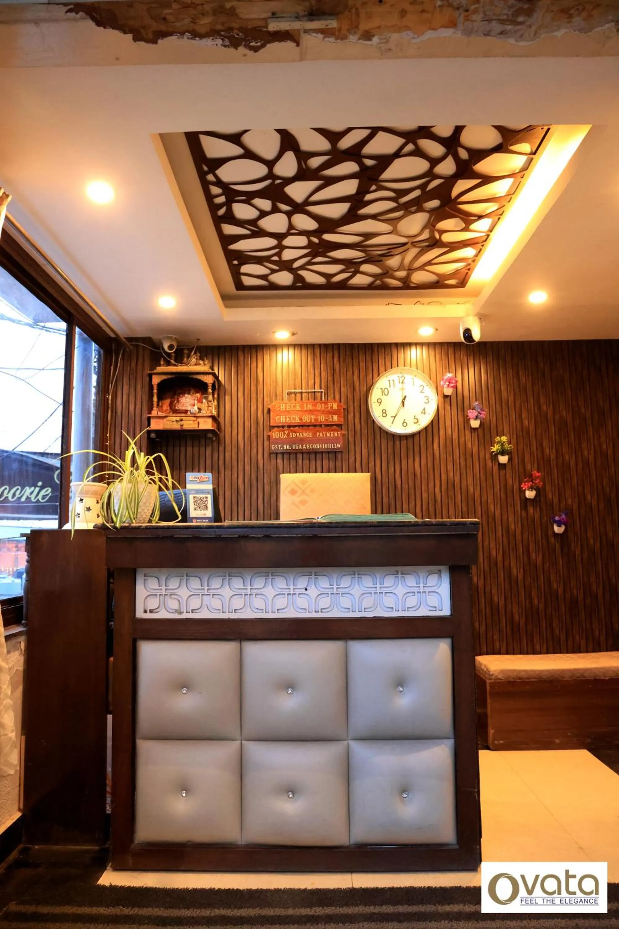 Lobby or reception in Hotel Himshri Mall Road By Ovata