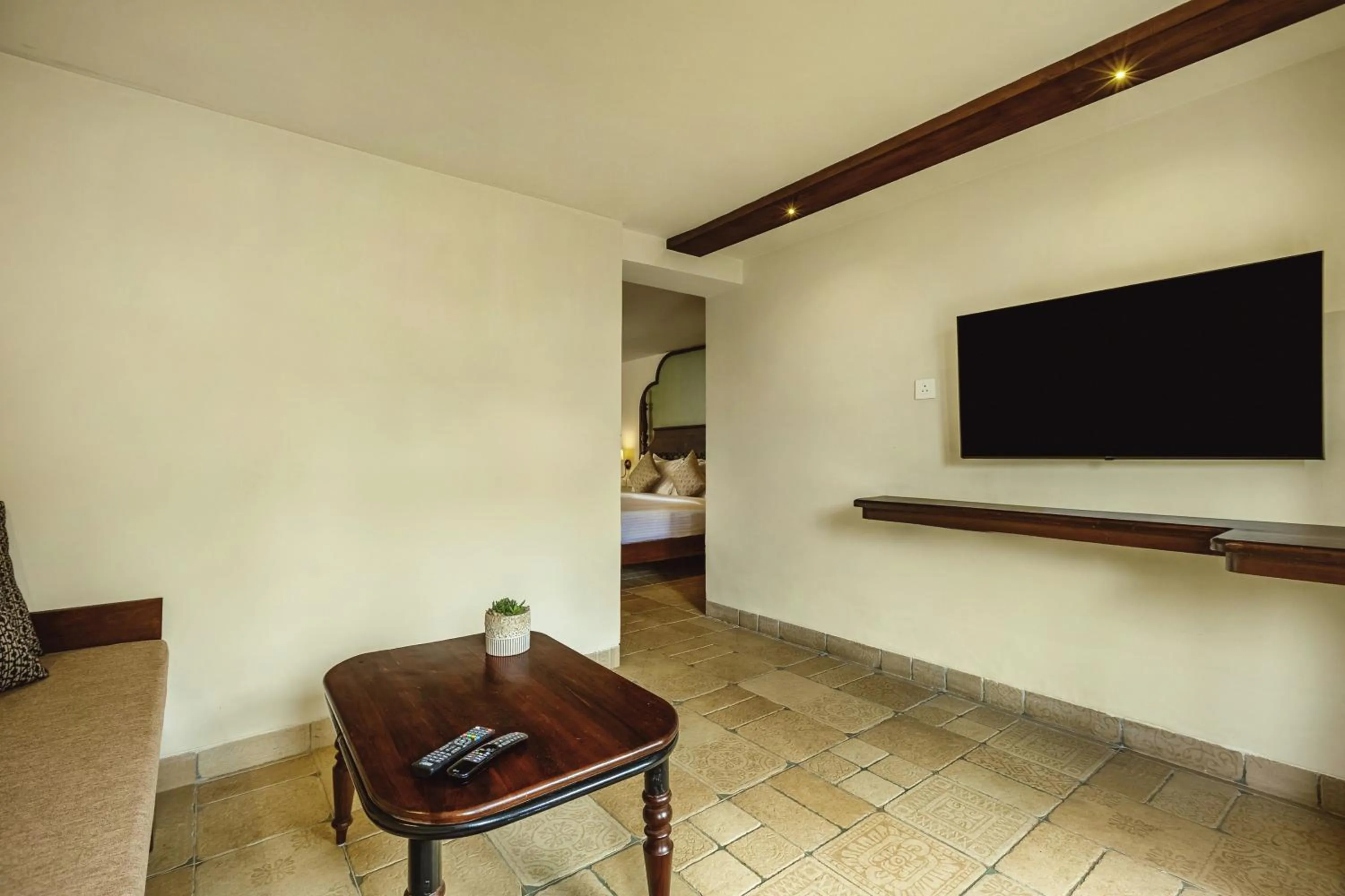 Living room, Bed in Mango Hill Shola Ooty