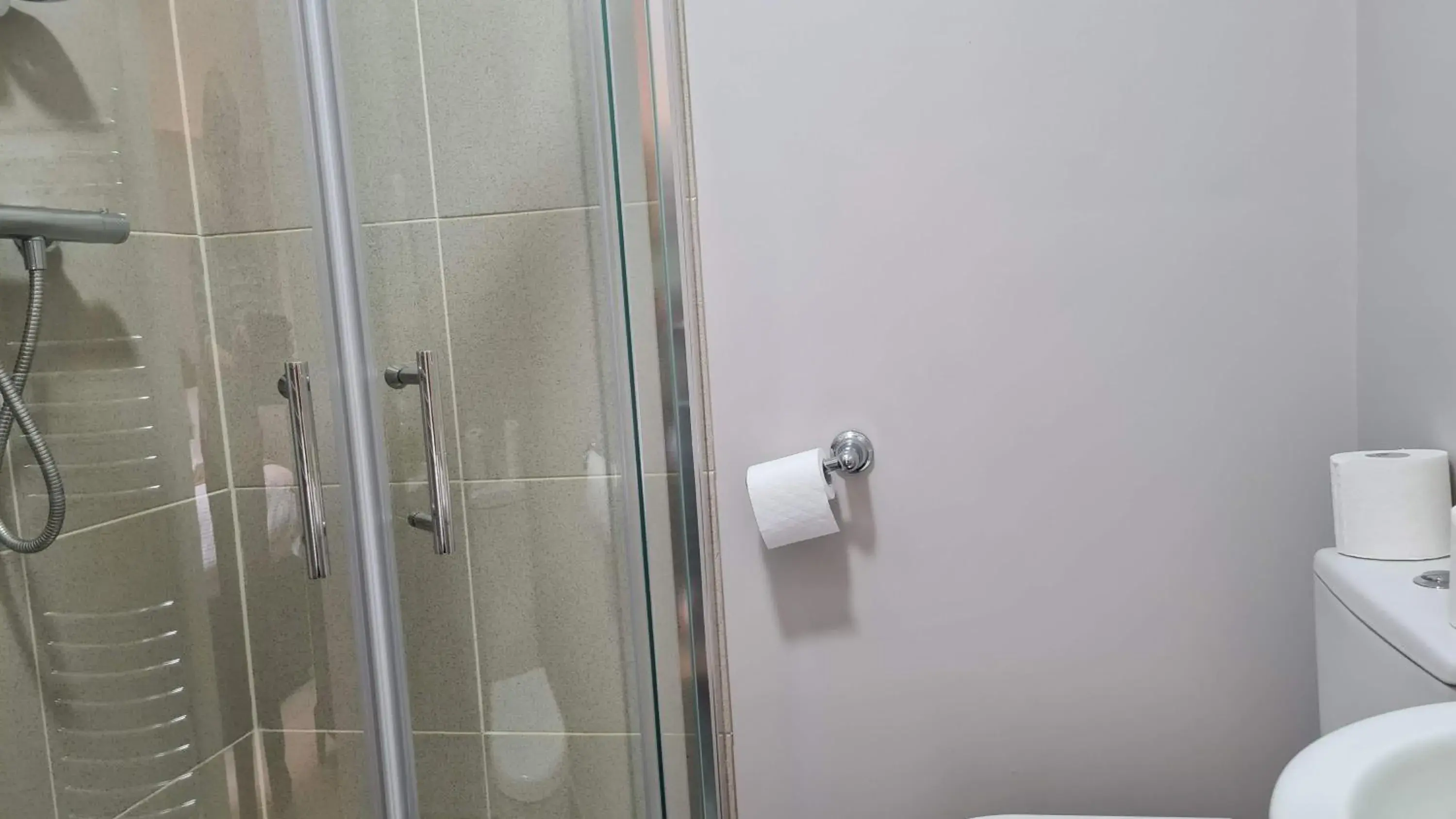 Double Room with Private Bathroom in Glenisla Hotel Double Room with Private Bathroom in Glenisla Hotel