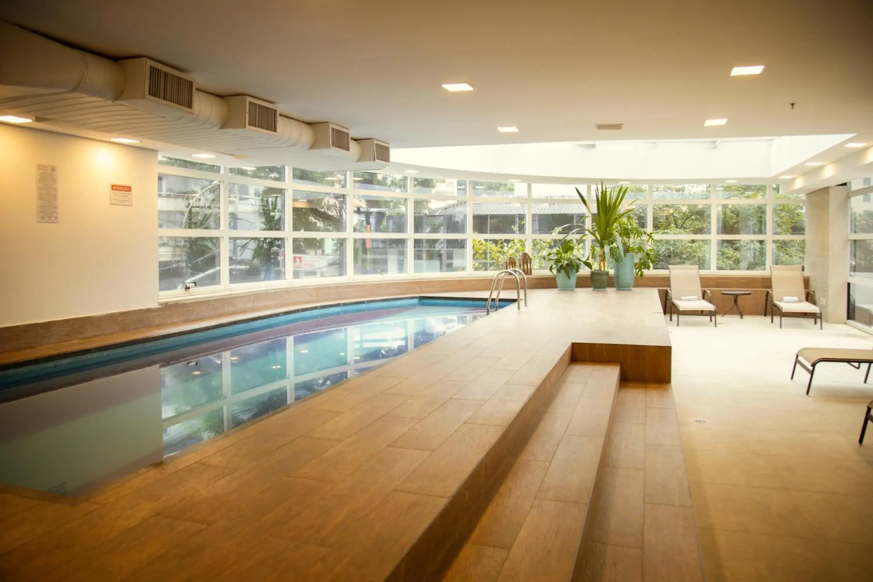 Swimming pool in Mercure Sao Paulo Jardins Swimming pool in Mercure Sao Paulo Jardins