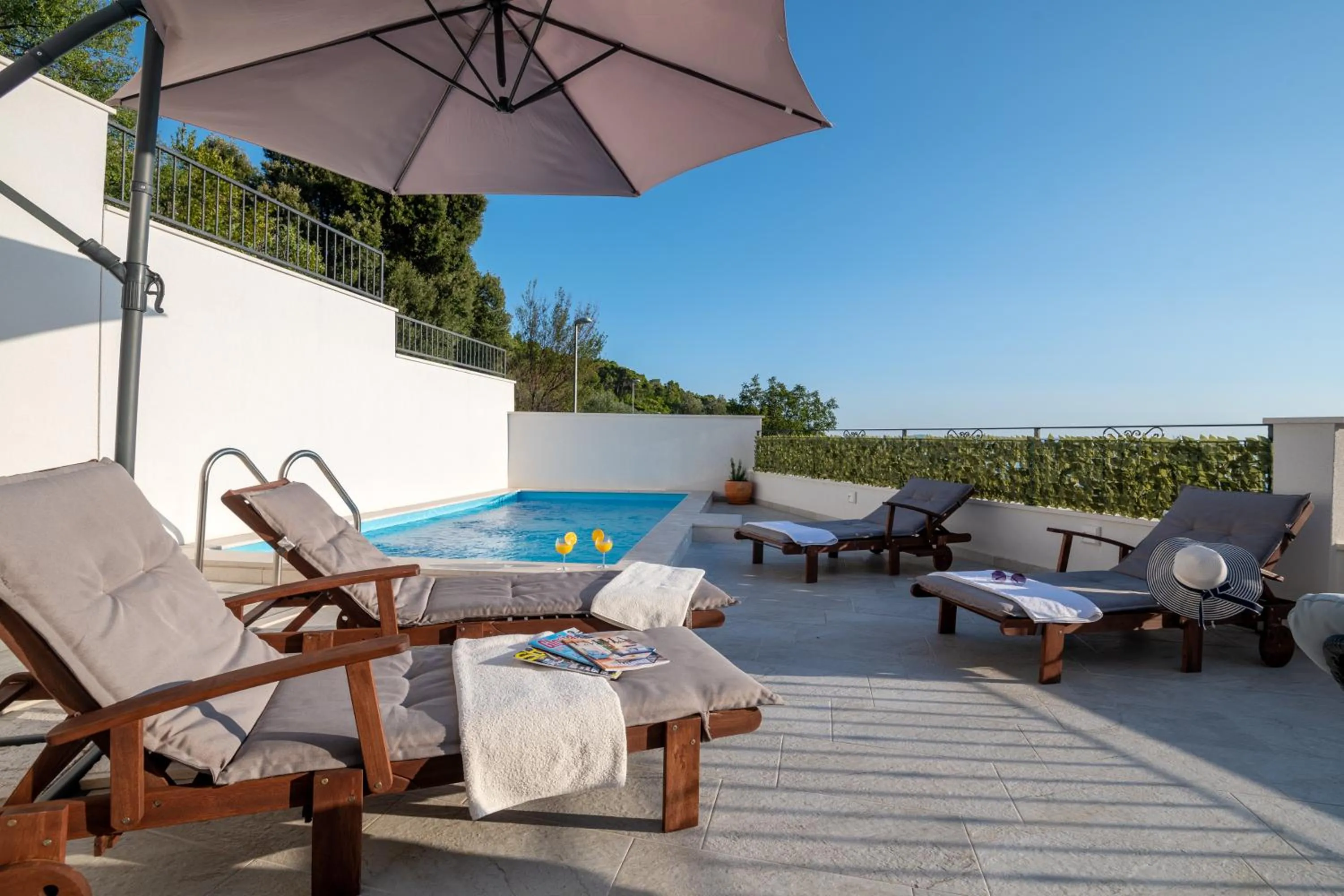Day in Villa Gabriel with pool, sauna, jacuzzi