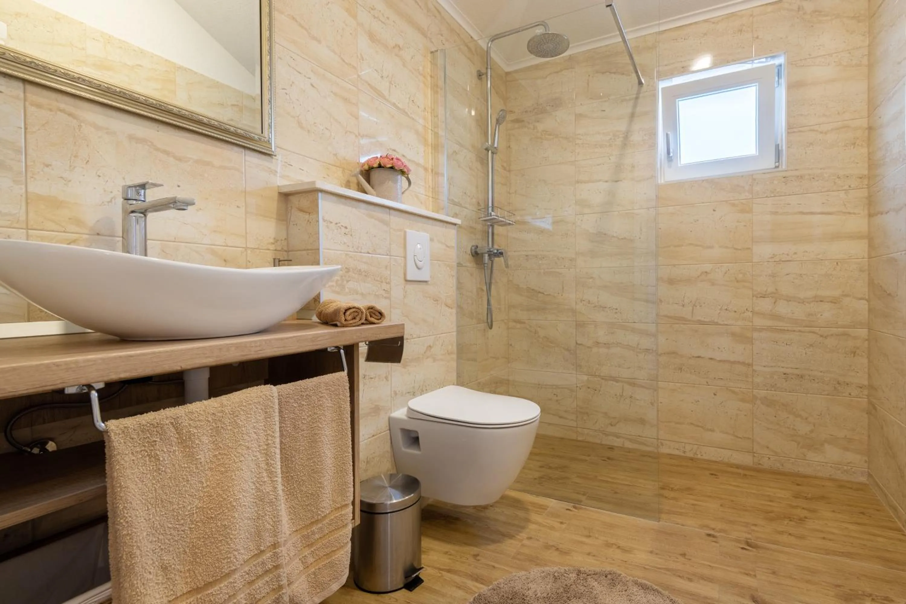 Shower in Villa Gabriel with pool, sauna, jacuzzi