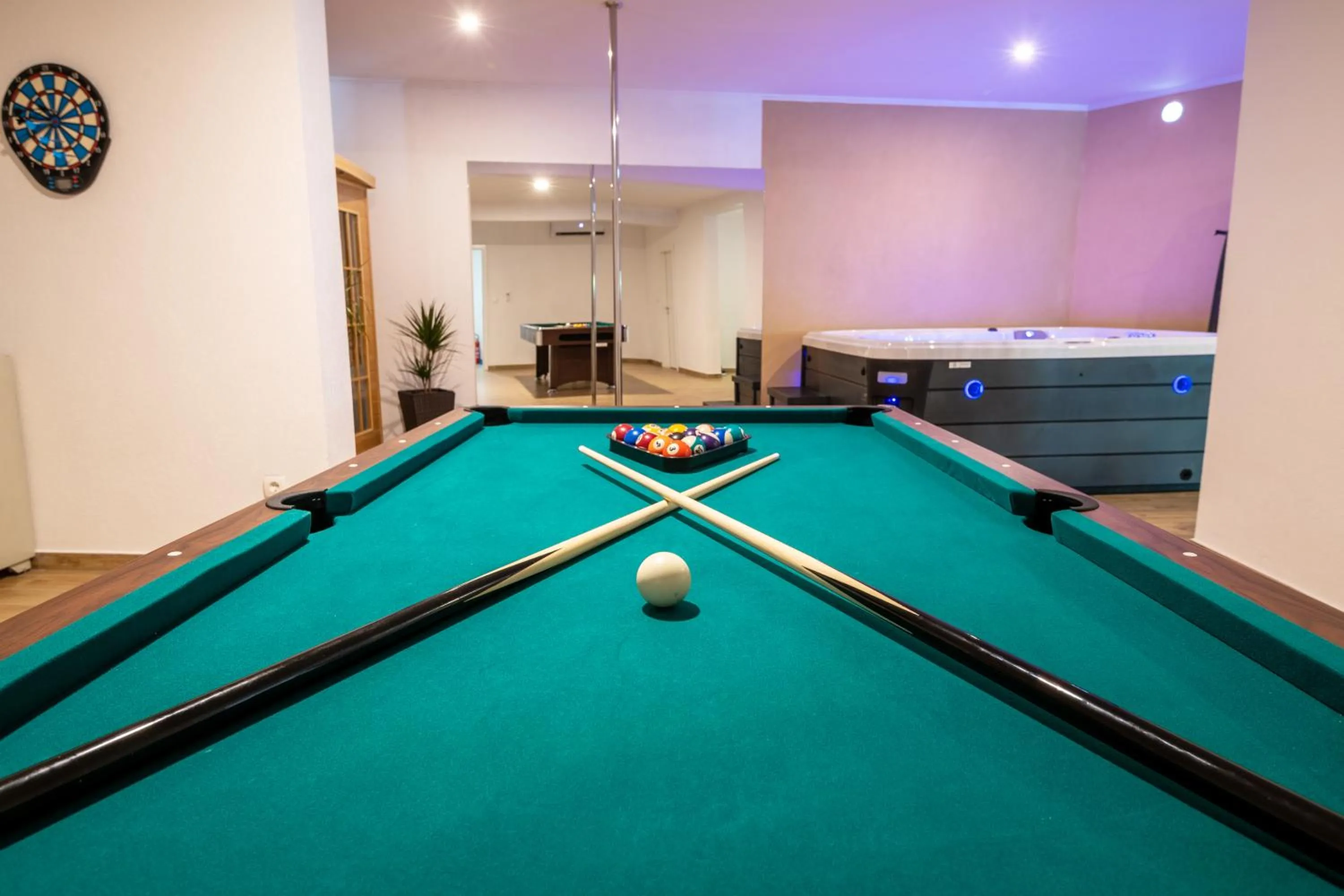 Billiard in Villa Gabriel with pool, sauna, jacuzzi
