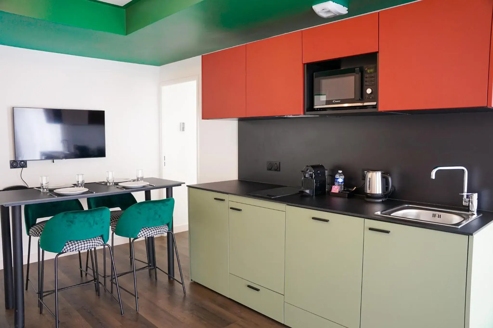 Apartment (One Double Bed And Three Single Beds) - single occupancy in All Suites Appart Hôtel et Hôtel - Paris 13 - Porte d'Italie Apartment (One Double Bed And Three Single Beds) - single occupancy in All Suites Appart Hôtel et Hôtel - Paris 13 - Porte d'Italie