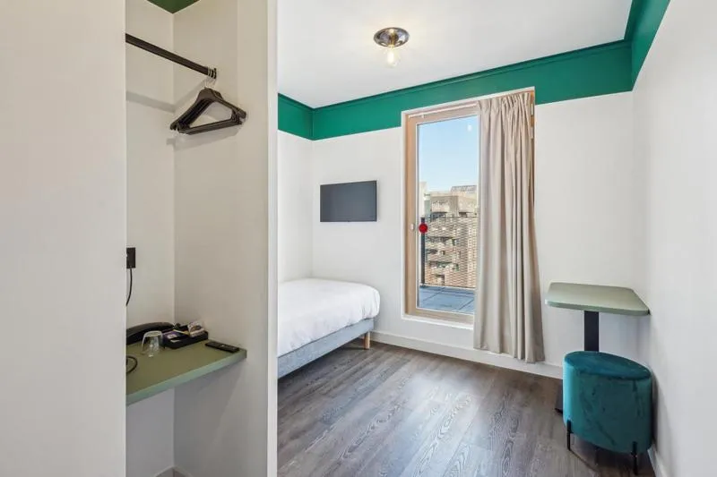 Bed in All Suites Appart Hôtel et Hôtel - Paris 13 - Porte d'Italie