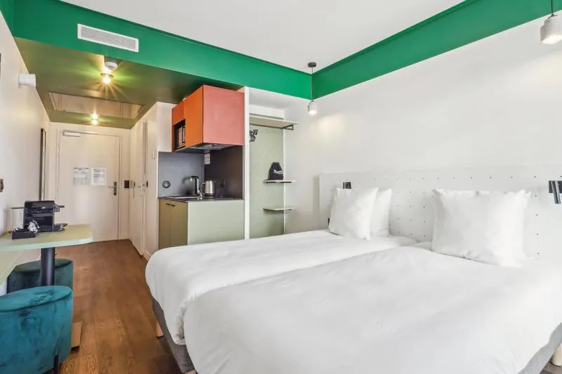 Bed in All Suites Appart Hôtel et Hôtel - Paris 13 - Porte d'Italie