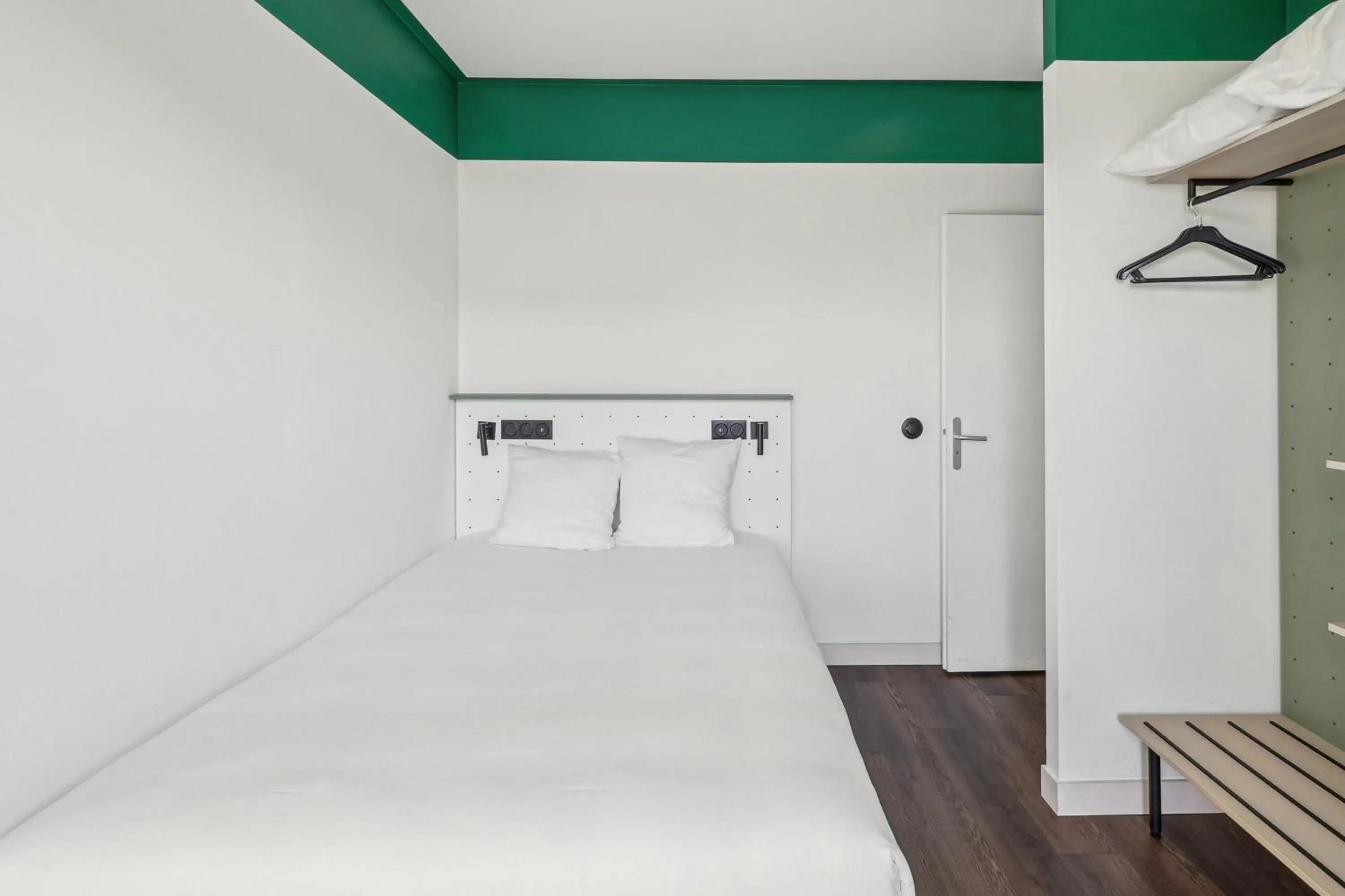 Bed in All Suites Appart Hôtel et Hôtel - Paris 13 - Porte d'Italie