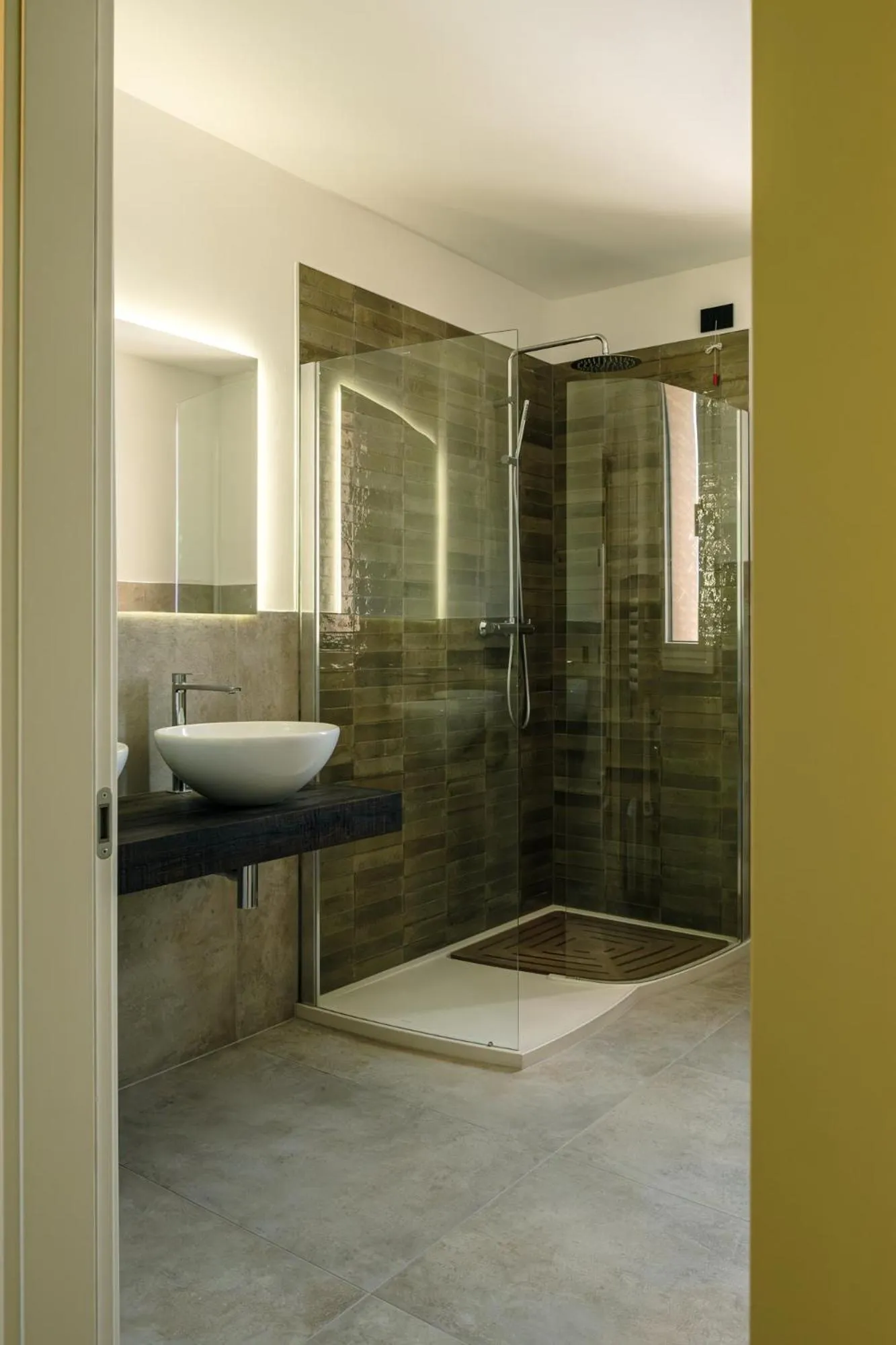 Bathroom in Camoma Aparthotel - Suites Apartments