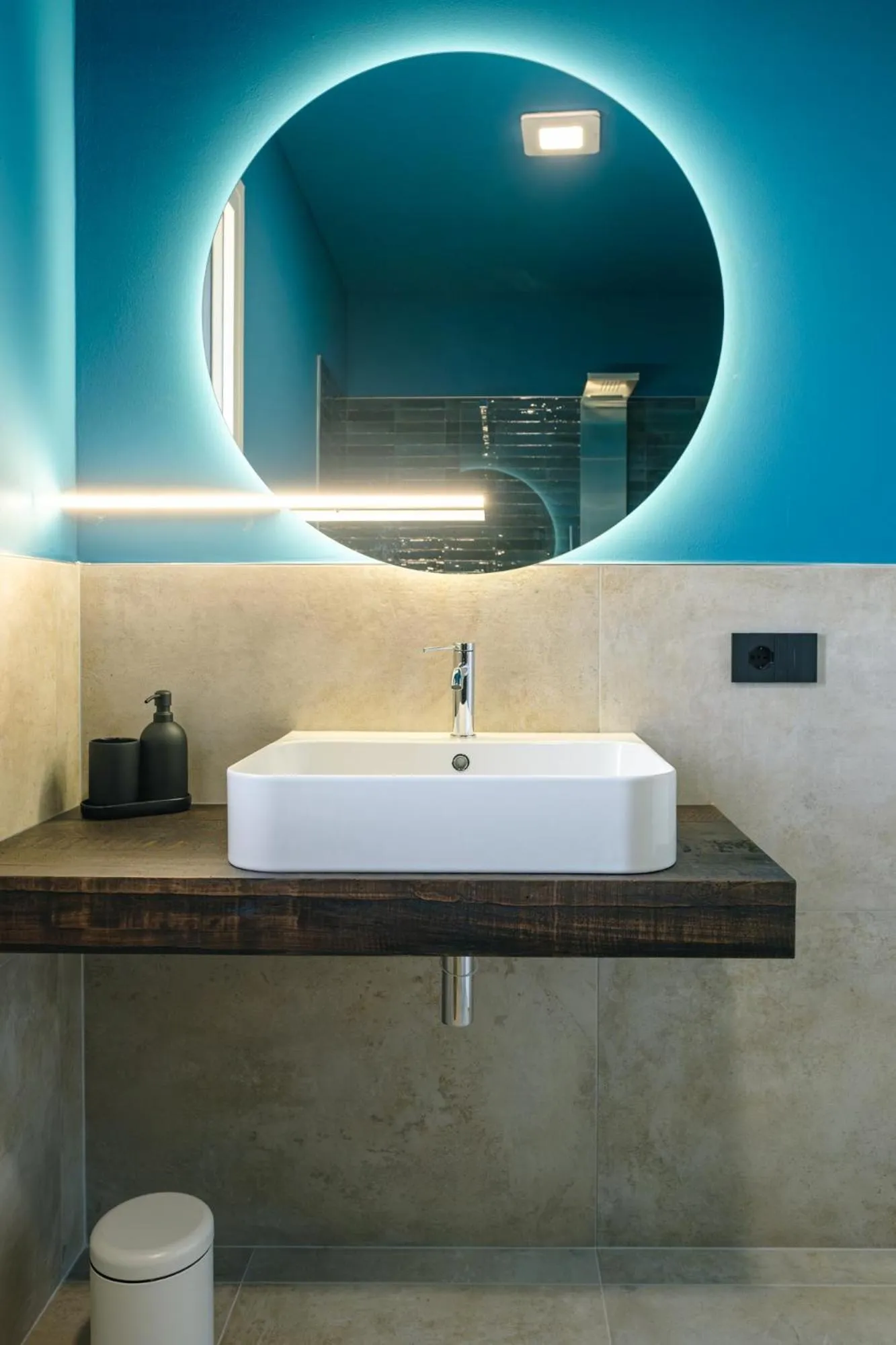 Bathroom in Camoma Aparthotel - Suites Apartments