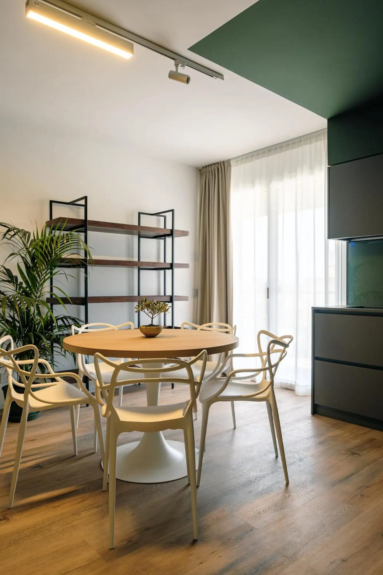 Living room, Bed in Camoma Aparthotel - Suites Apartments