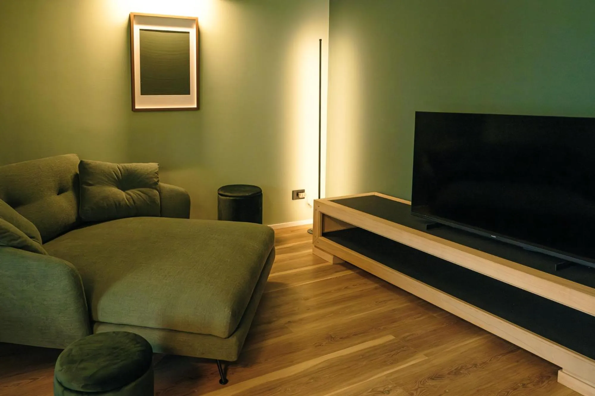 TV and multimedia in Camoma Aparthotel - Suites Apartments