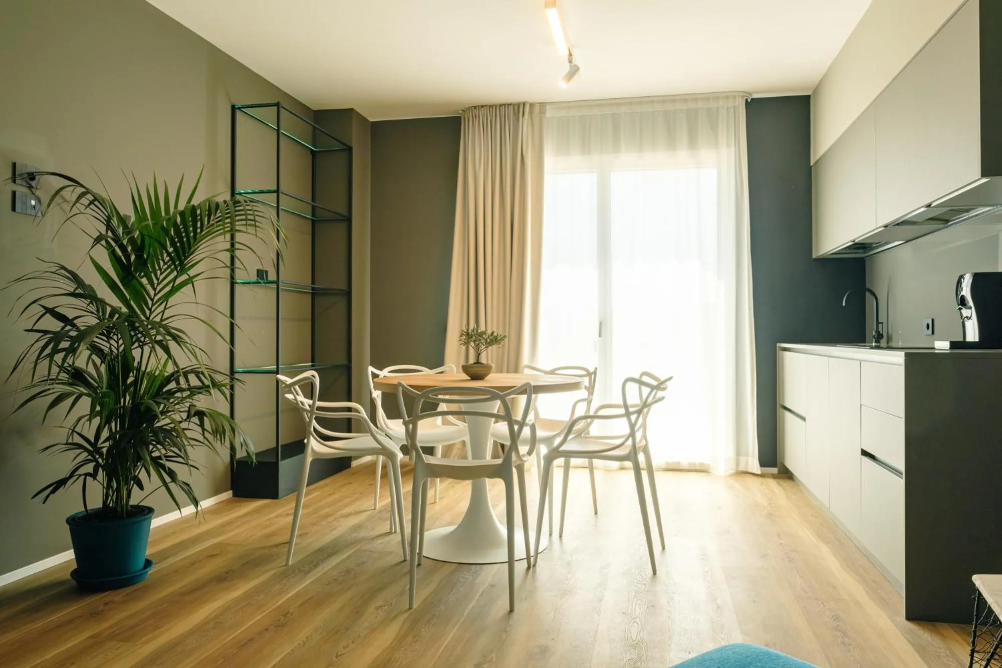 TV and multimedia in Camoma Aparthotel - Suites Apartments