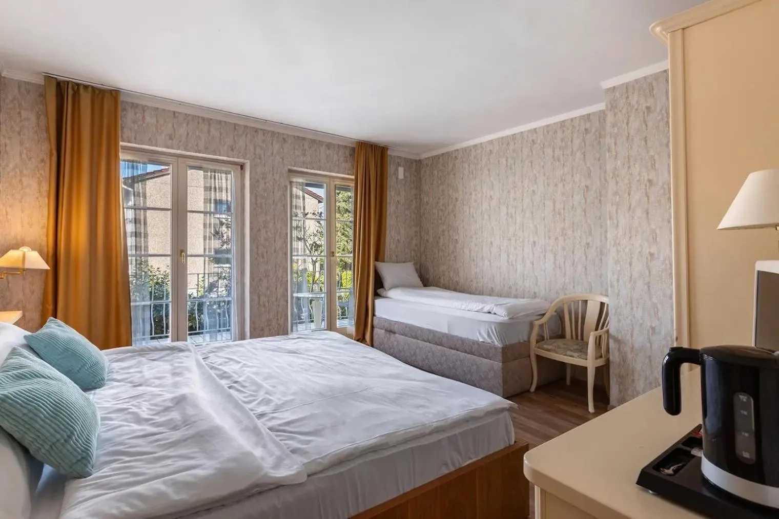 Triple Room with Garden View in SEE-Hotel Seeschau - direkt am Bodenseeufer