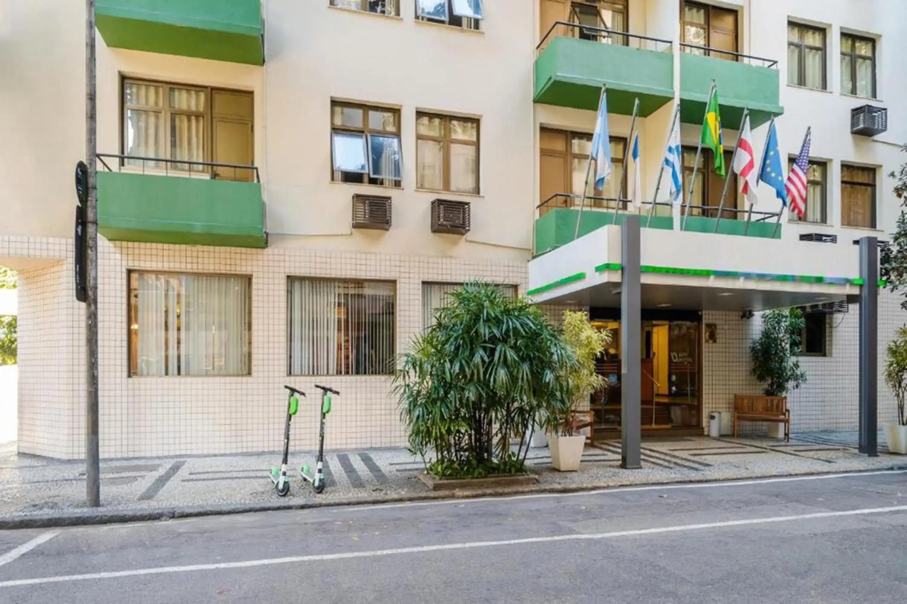 Property building in Infinity Copacabana Property building in Infinity Copacabana