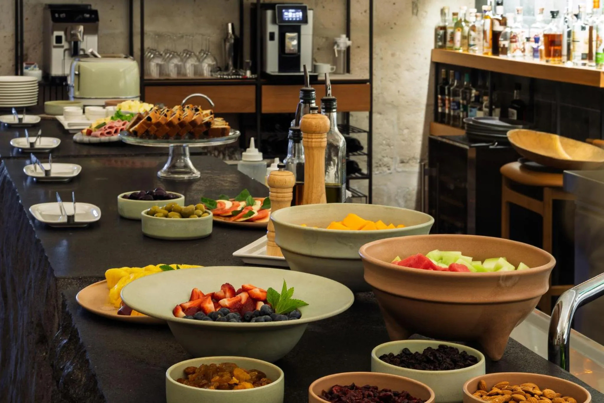 Buffet breakfast in Palacio Guaqui by Ananay Hotels
