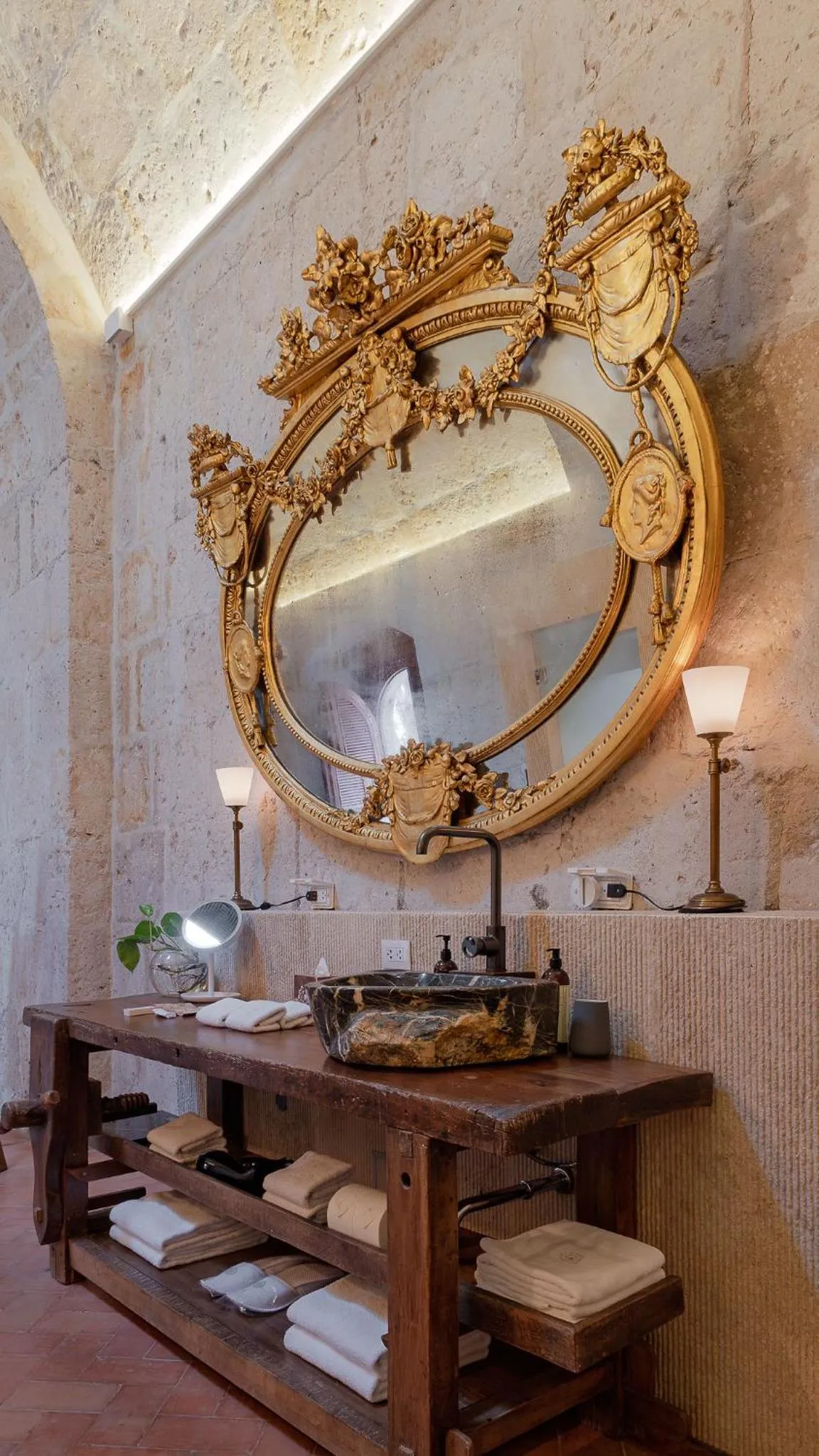 Bathroom in Palacio Guaqui by Ananay Hotels