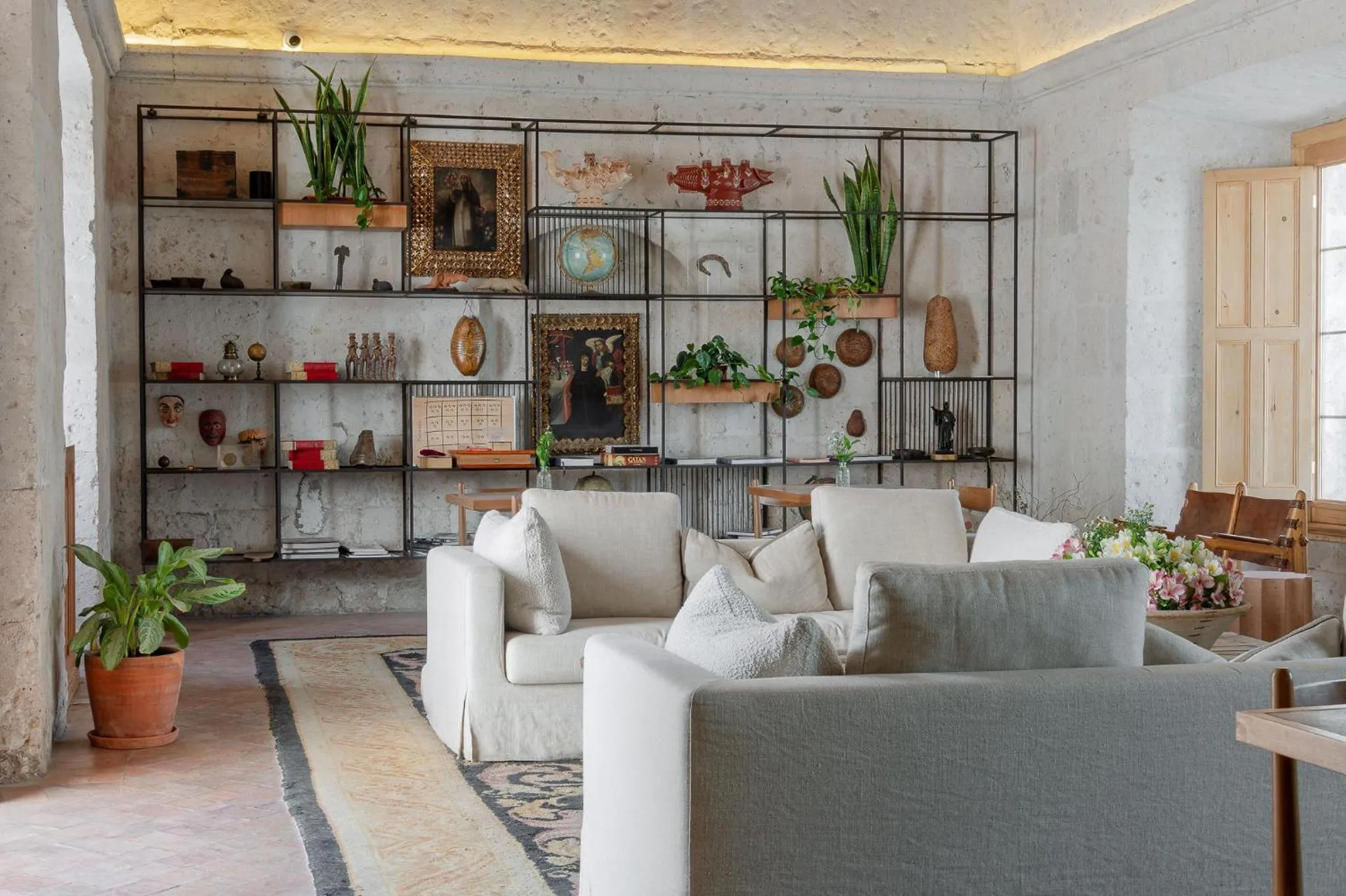 Living room in Palacio Guaqui by Ananay Hotels