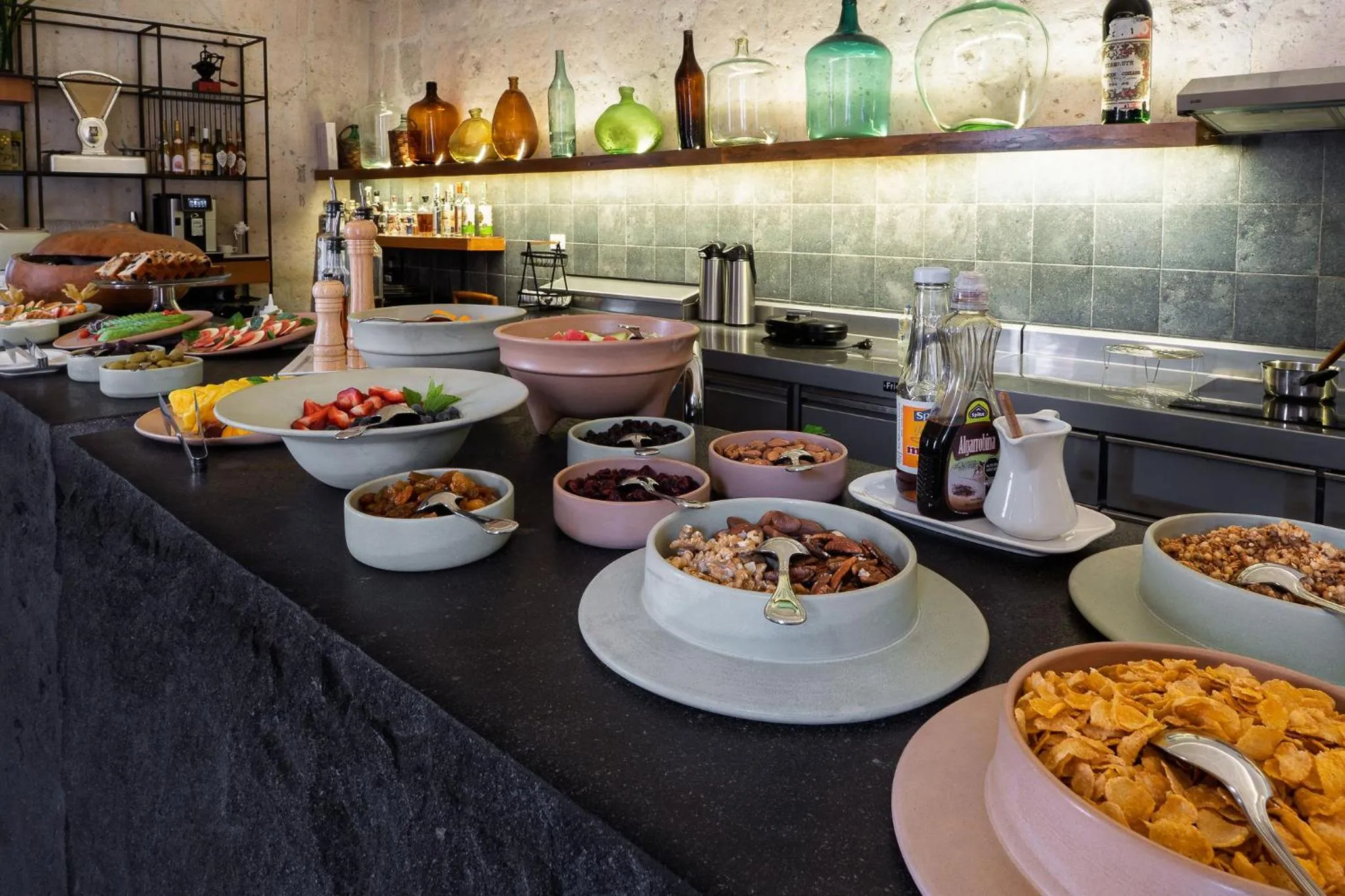 Buffet breakfast in Palacio Guaqui by Ananay Hotels