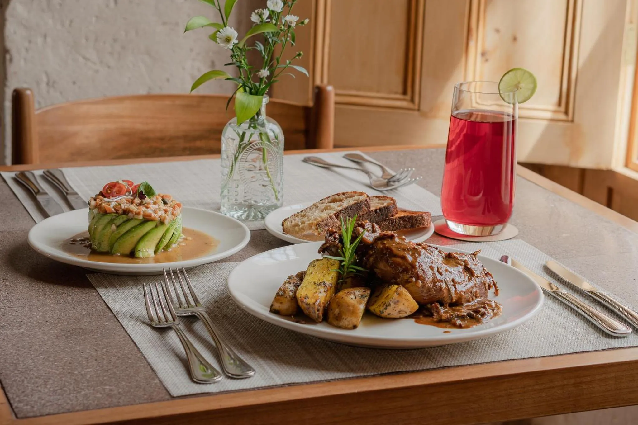 Restaurant/places to eat in Palacio Guaqui by Ananay Hotels