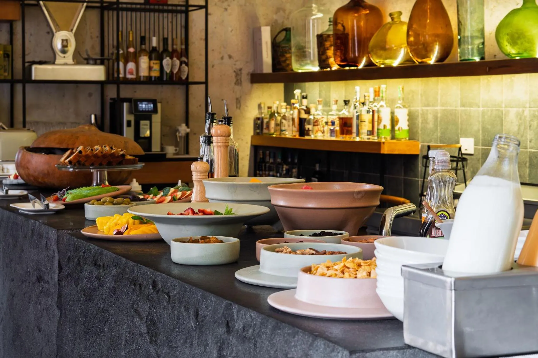 Buffet breakfast in Palacio Guaqui by Ananay Hotels