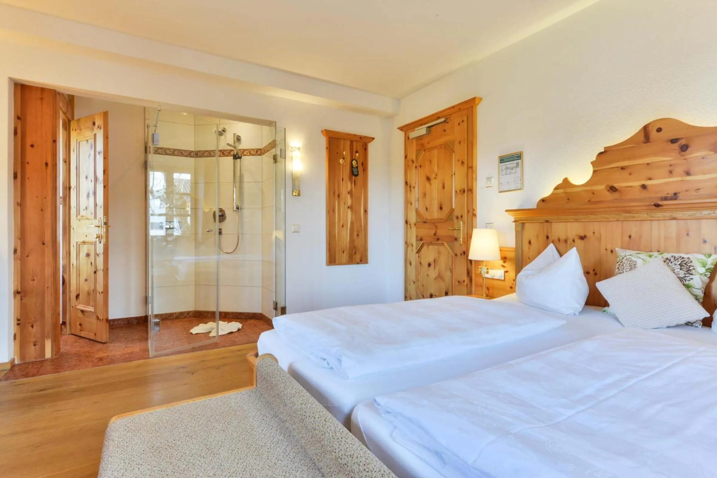 Photo of the whole room, Bed in Landgasthof zum Erdinger Weissbräu