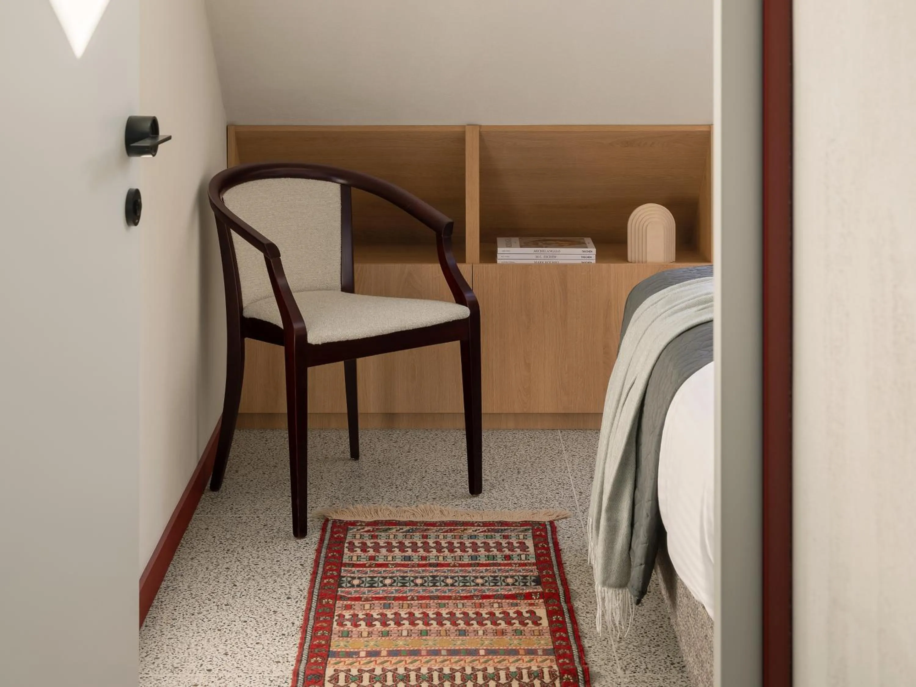 Seating area, Bed in Apart-In Georgia