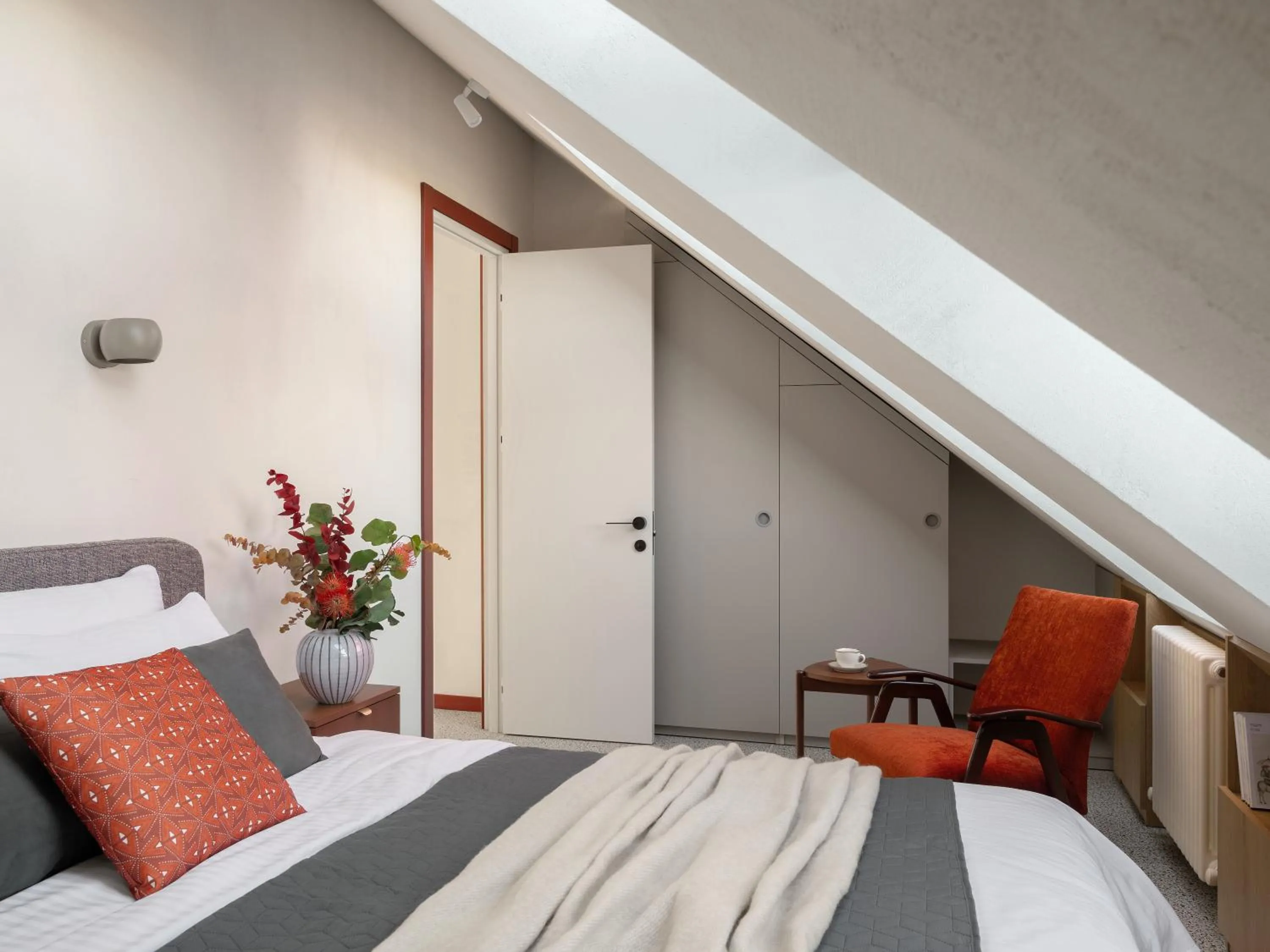 Bedroom, Bed in Apart-In Georgia