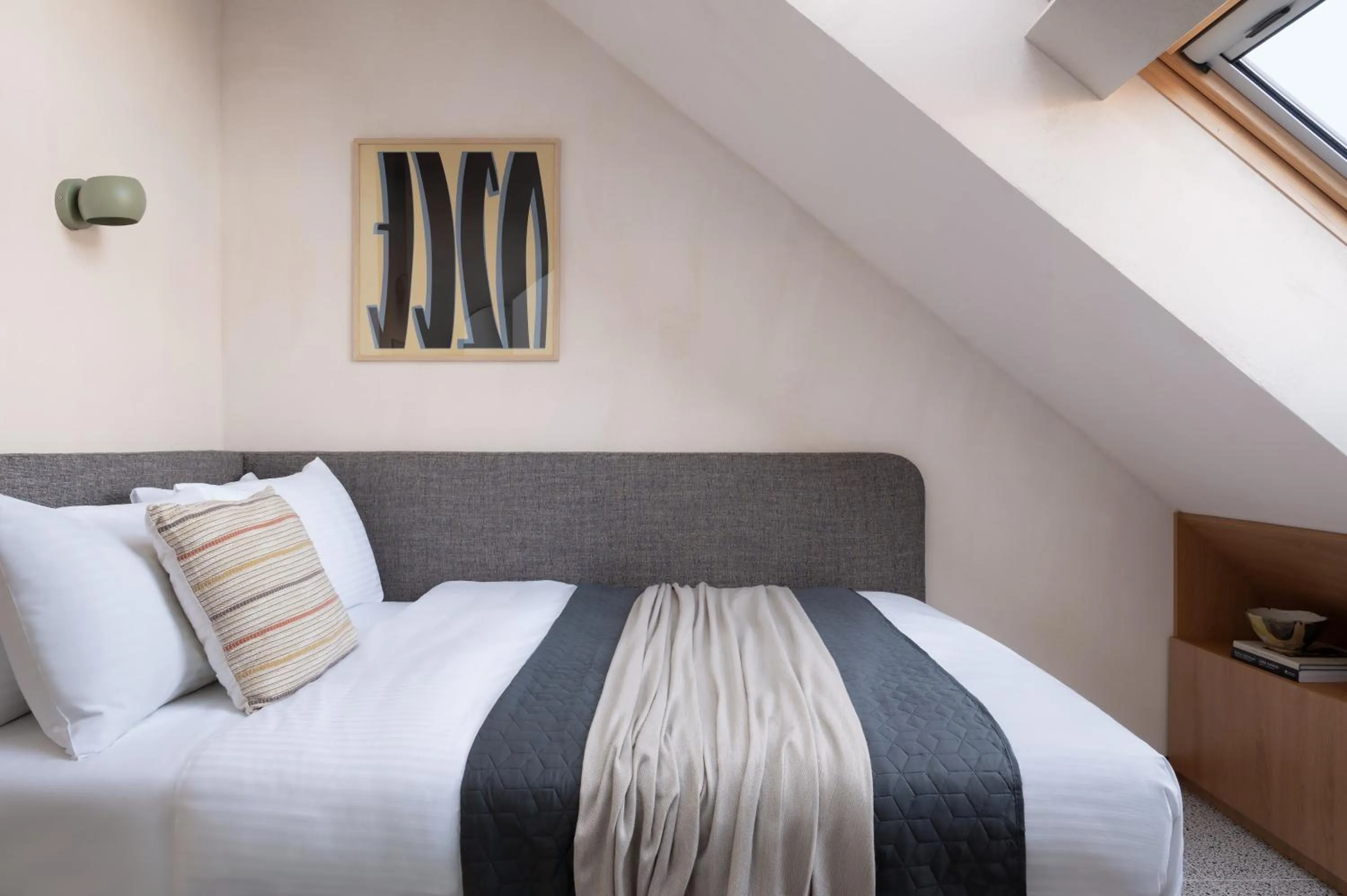 Property building, Bed in Apart-In Georgia