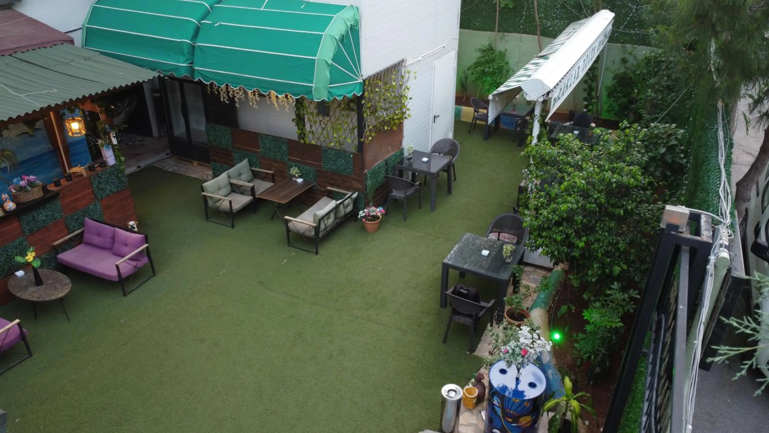 Garden in Palvan Hotel