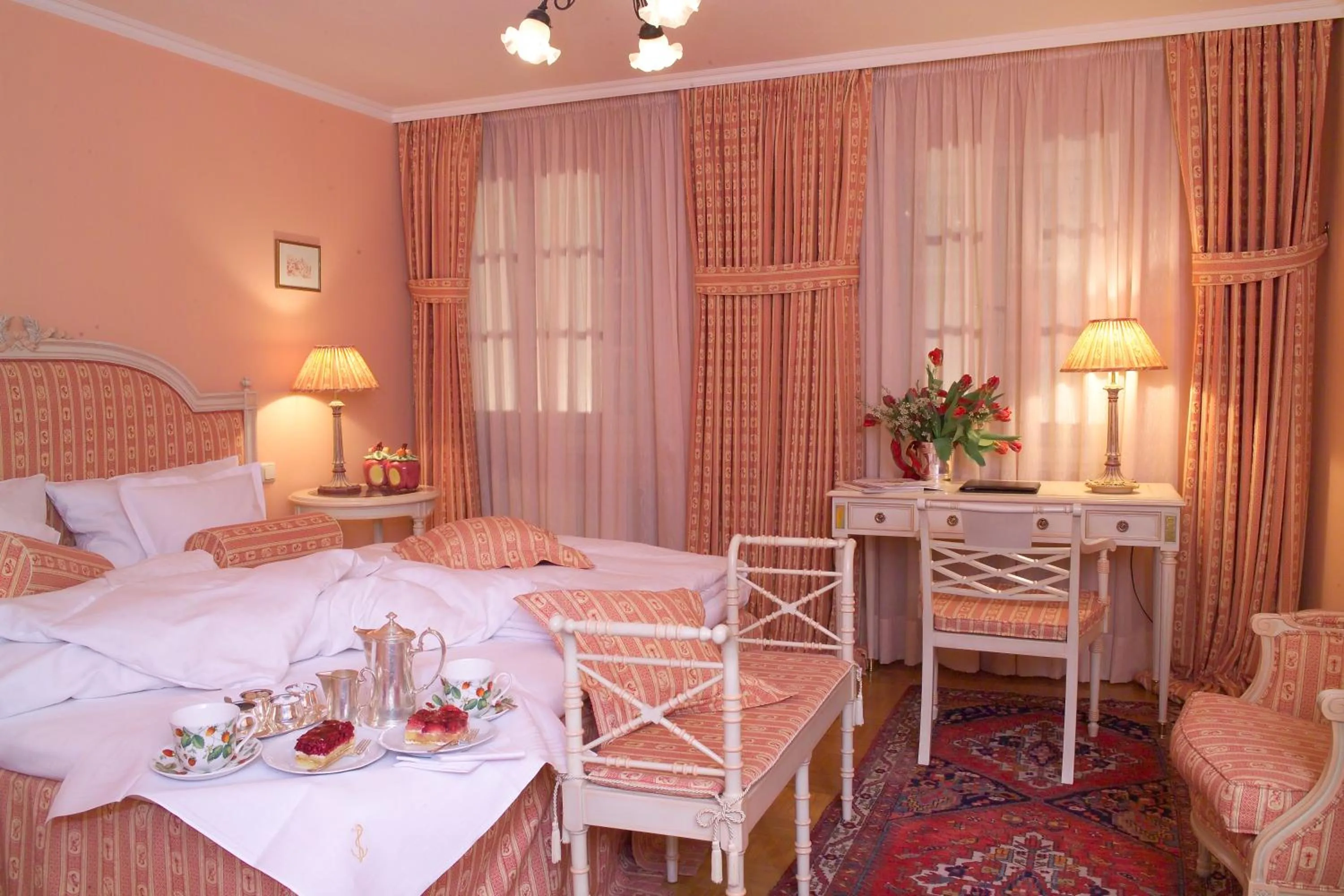 Staff, Bed in Hotel Goldener Anker