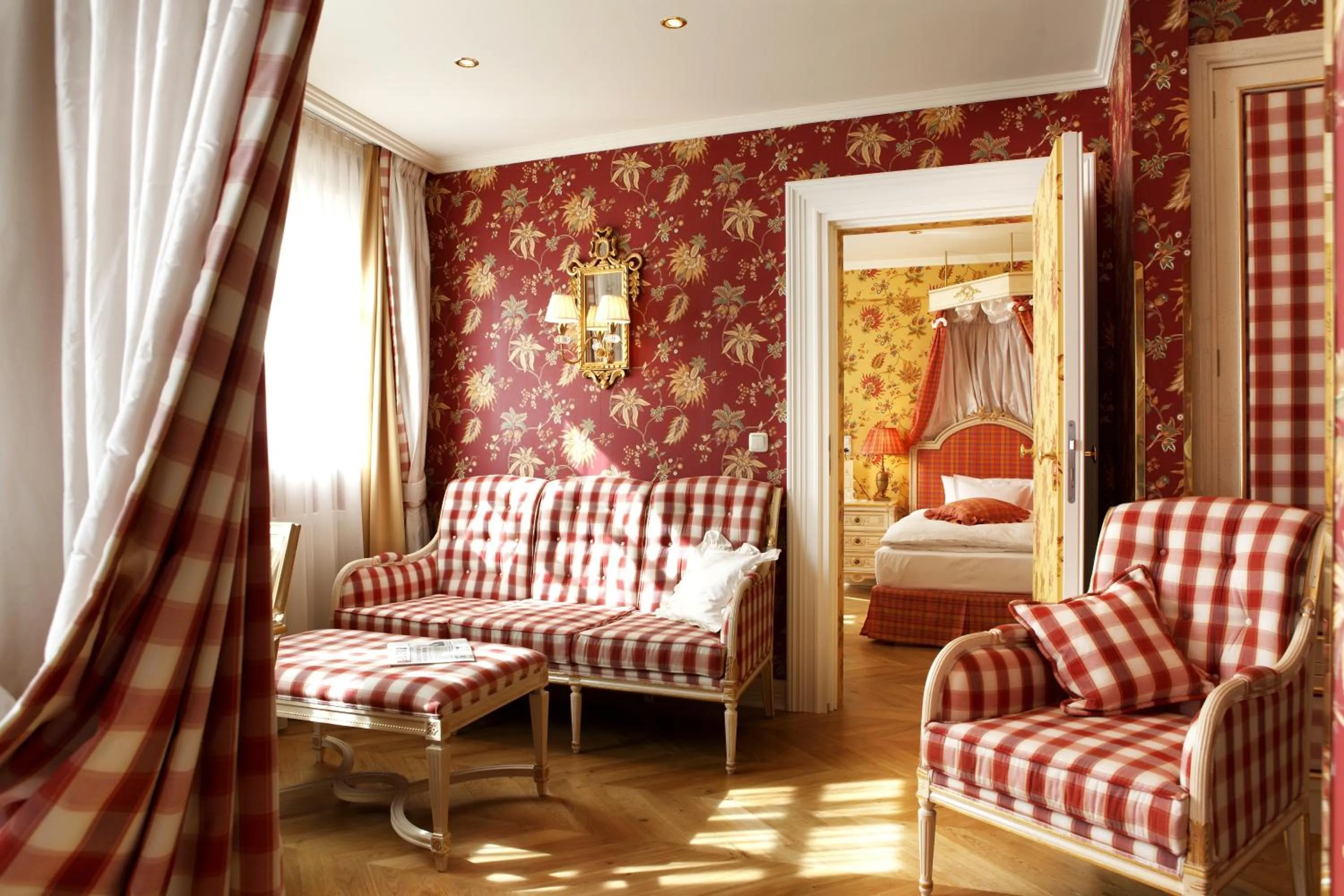 Living room, Bed in Hotel Goldener Anker