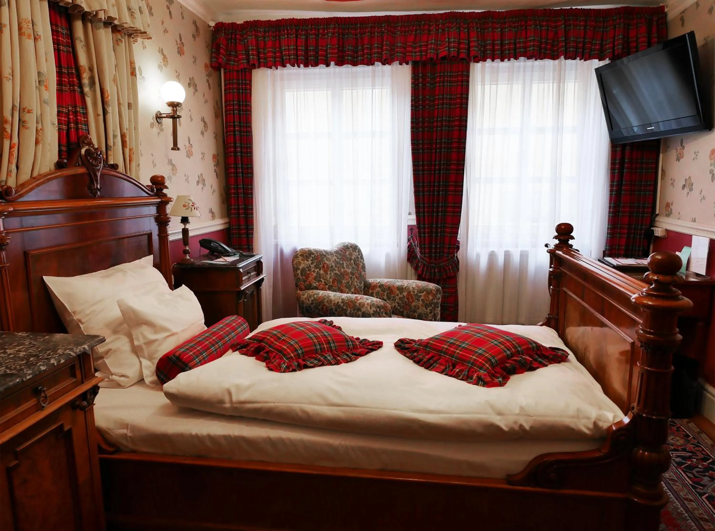 Photo of the whole room, Bed in Hotel Goldener Anker