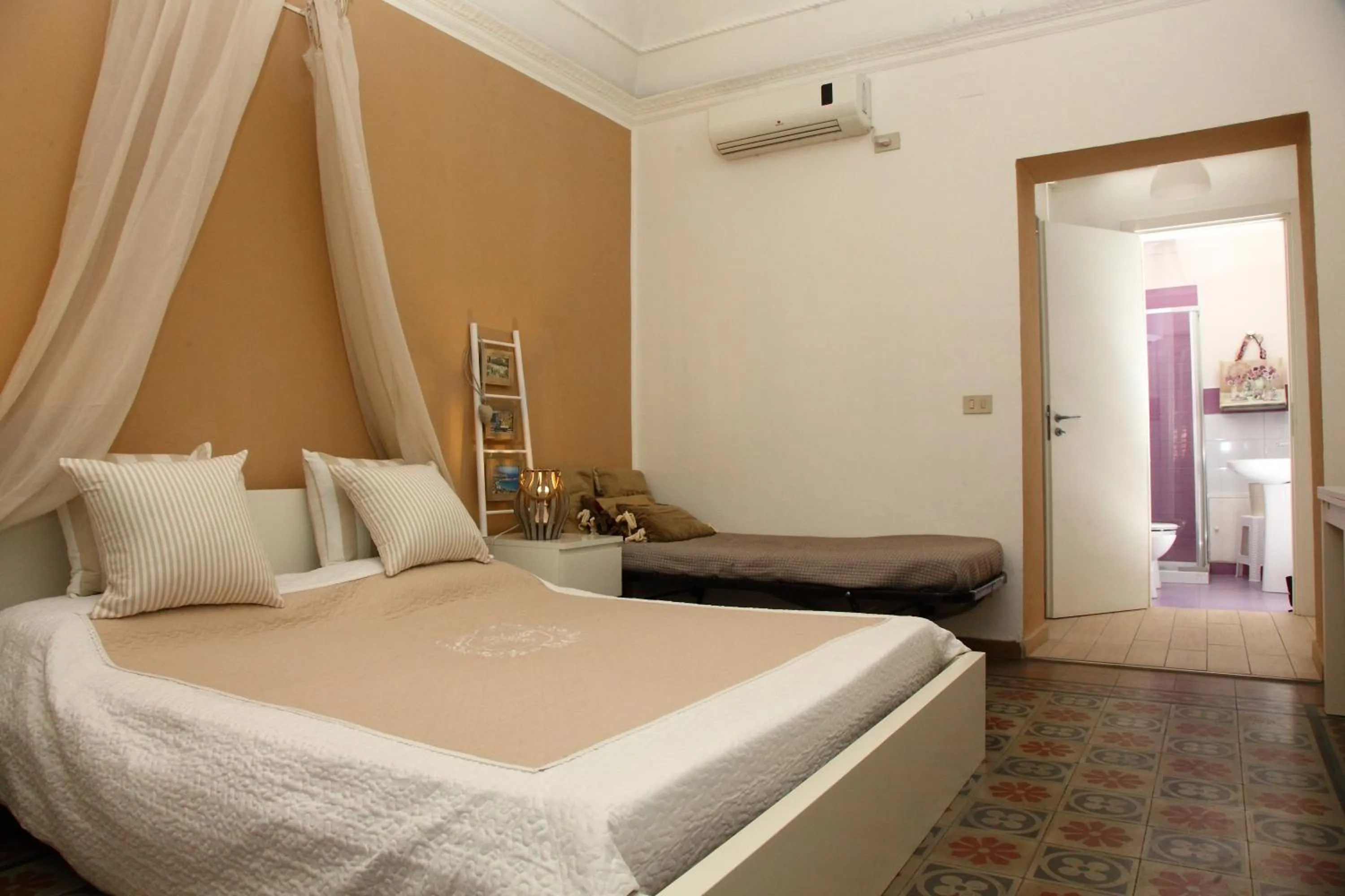 Photo of the whole room, Bed in Vacanze Palermitane
