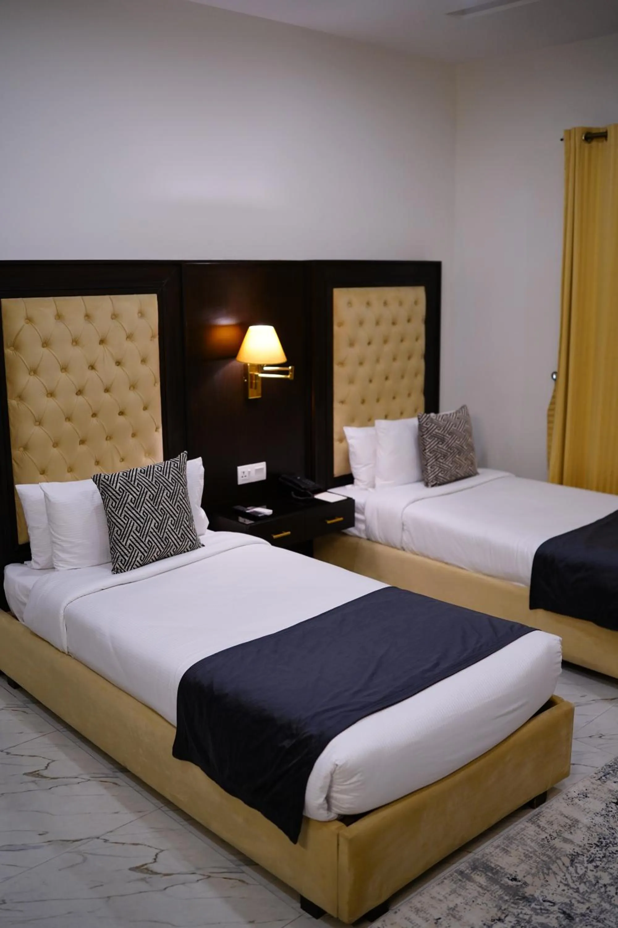 Deluxe Twin Room in Faletti’s Grand MM Alam Road